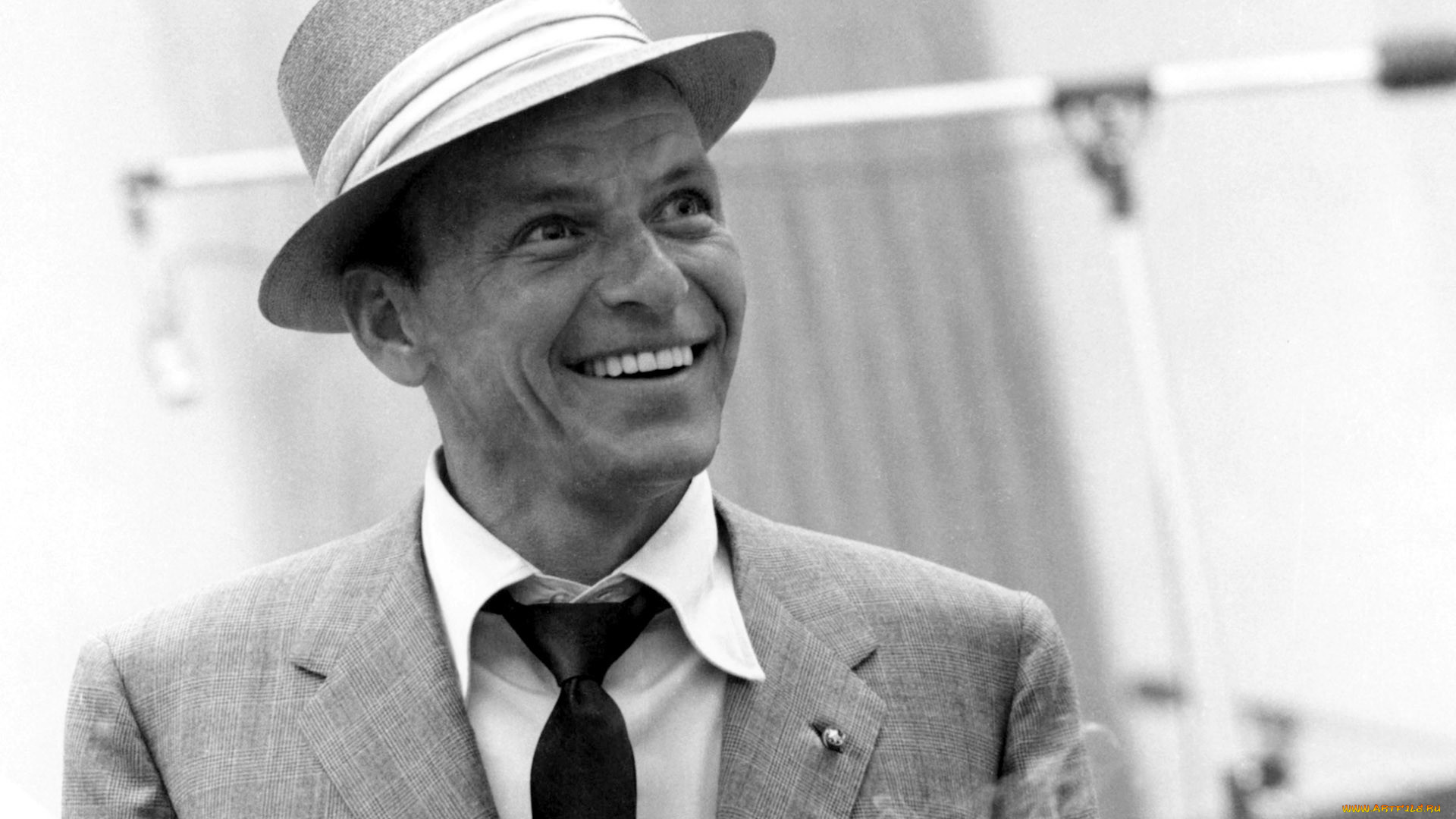 мужчины, frank, sinatra, актер, фрэнк, синатра, улыбка, монохром, шляпа, костюмы, галстук, легенда