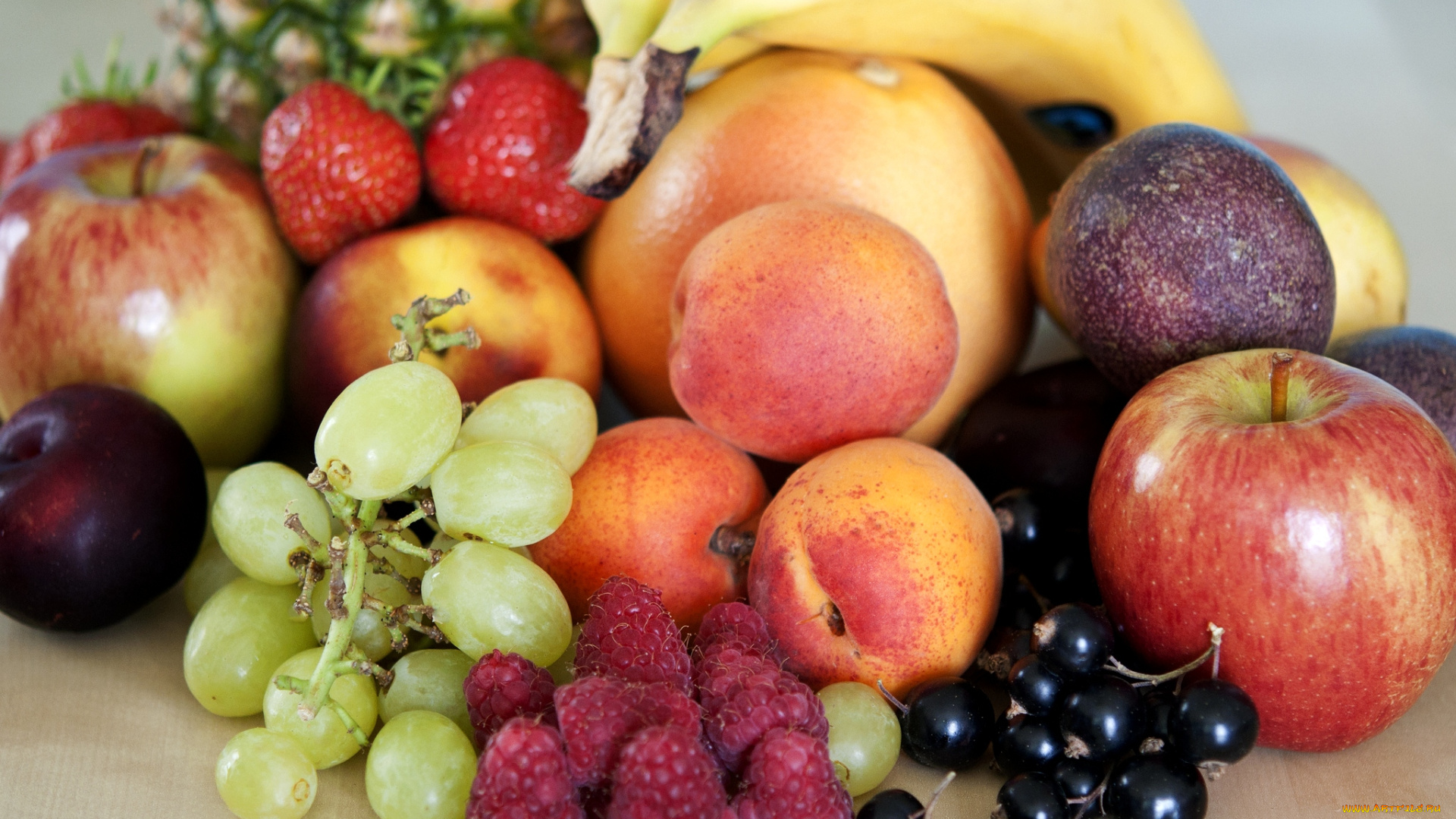 еда, фрукты, ягоды, малина, смородина, абрикосы, яблоко, сливы, виноград
