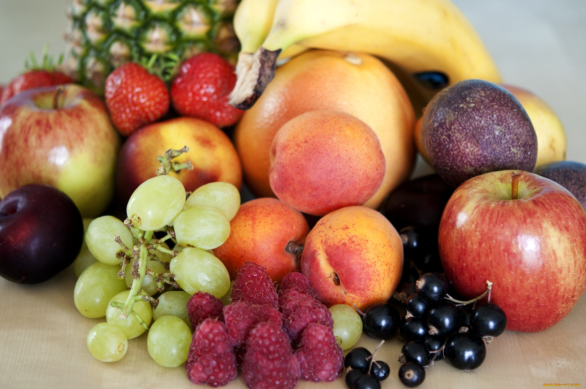 еда, фрукты, ягоды, малина, смородина, абрикосы, яблоко, сливы, виноград