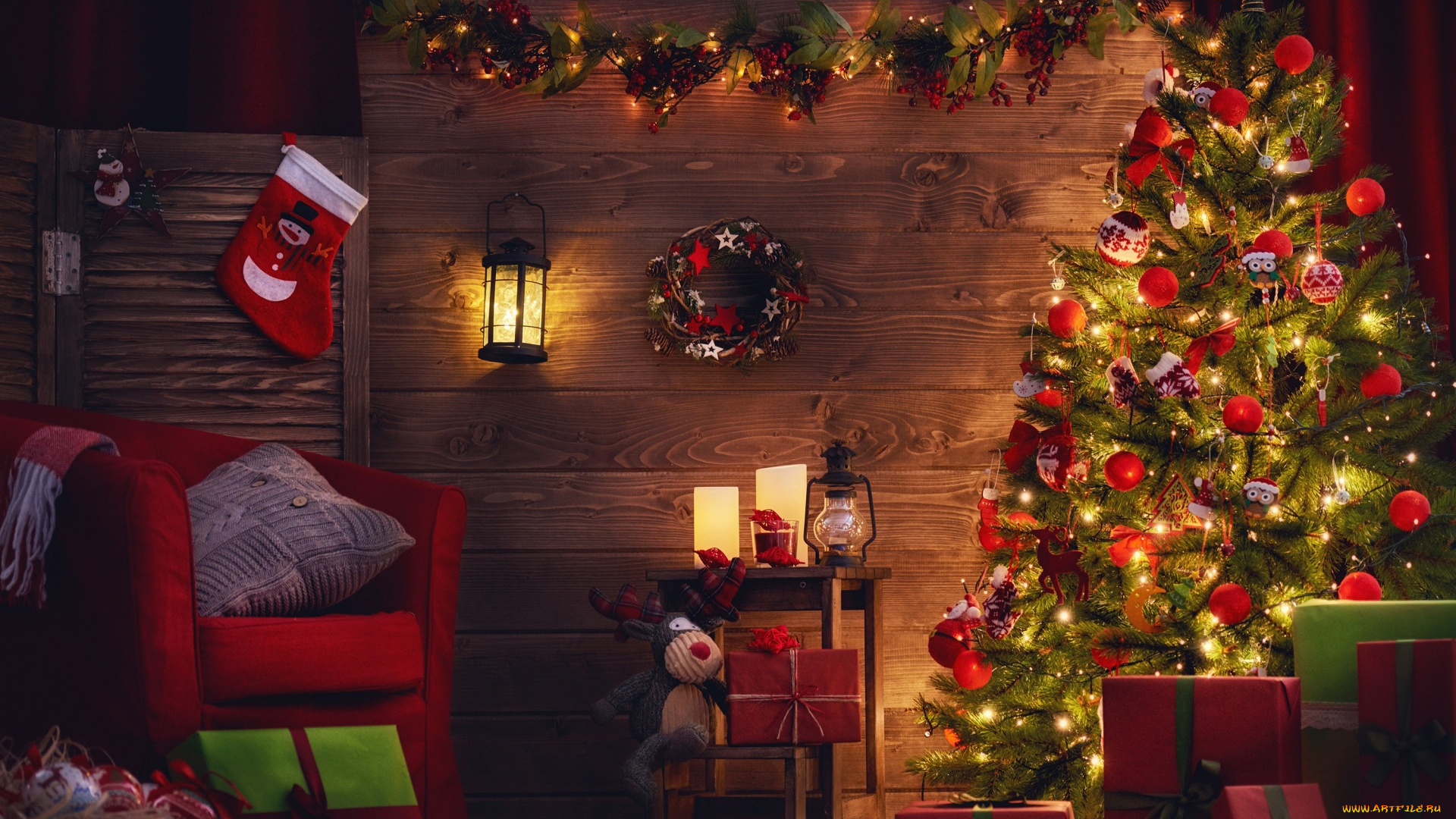 праздничные, Ёлки, кресло, ёлка, гирлянда, рождество, керосинка, фонарь, подарки, подушка, праздник, лампа, комната, коробки, носок, новый, год, игрушки, огни