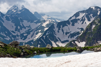 Картинка горы природа снег камни озеро