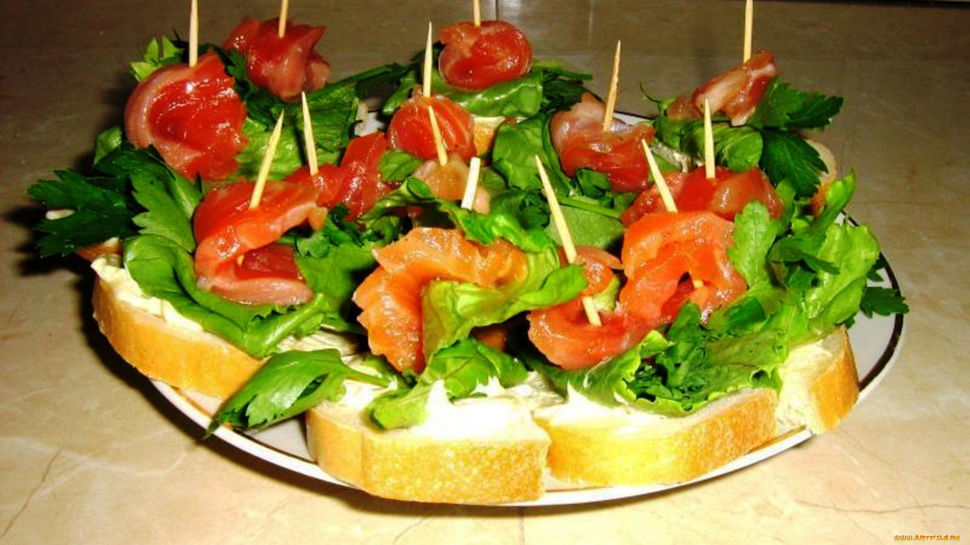 Бутерброды со шпажками на праздничный стол рецепты с рыбой