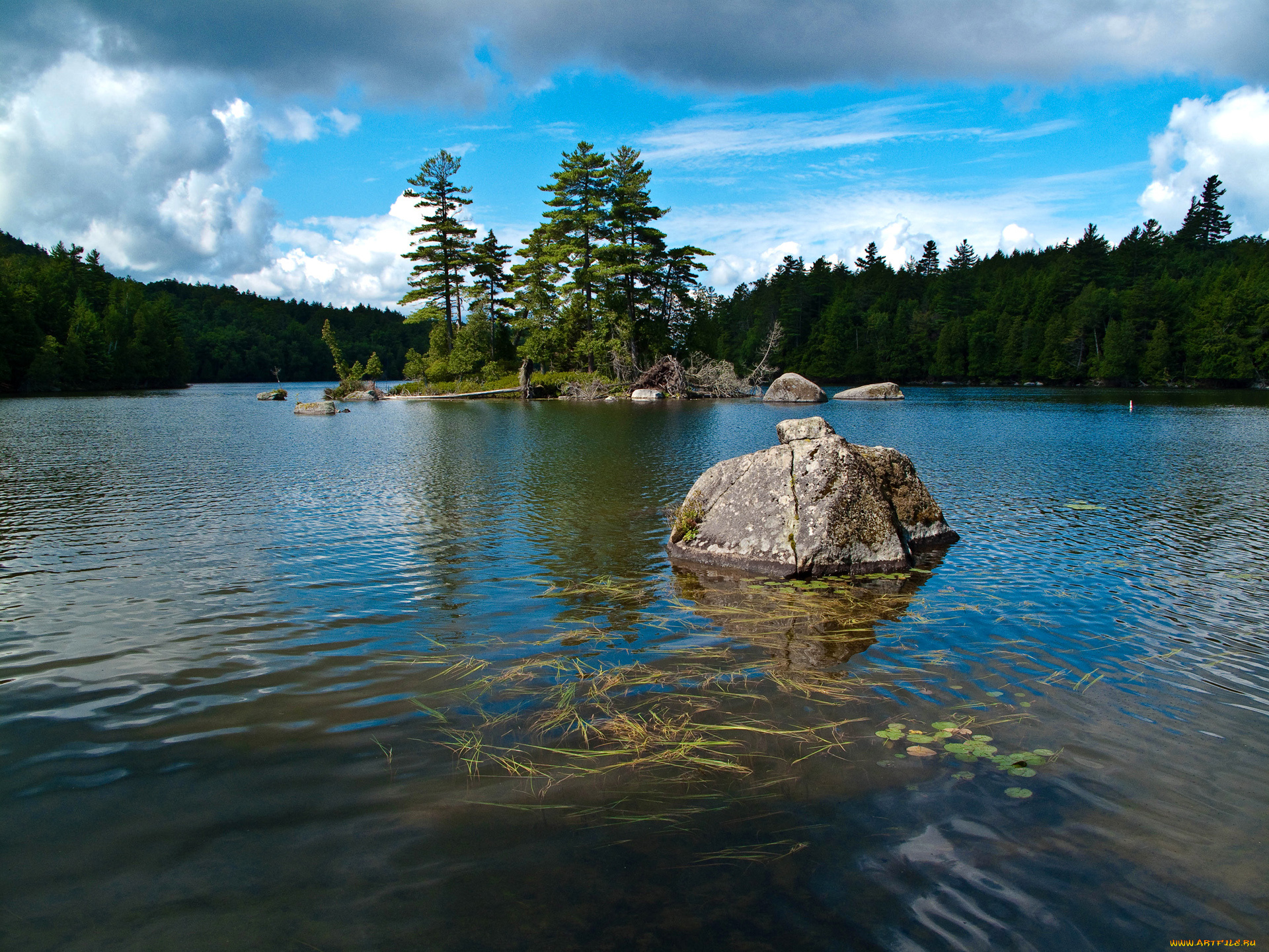 природа, реки, озера, скала, камень, лес, небо, облака, озеро, саранак, saranac, lake, нью-йорк, сша, деревья