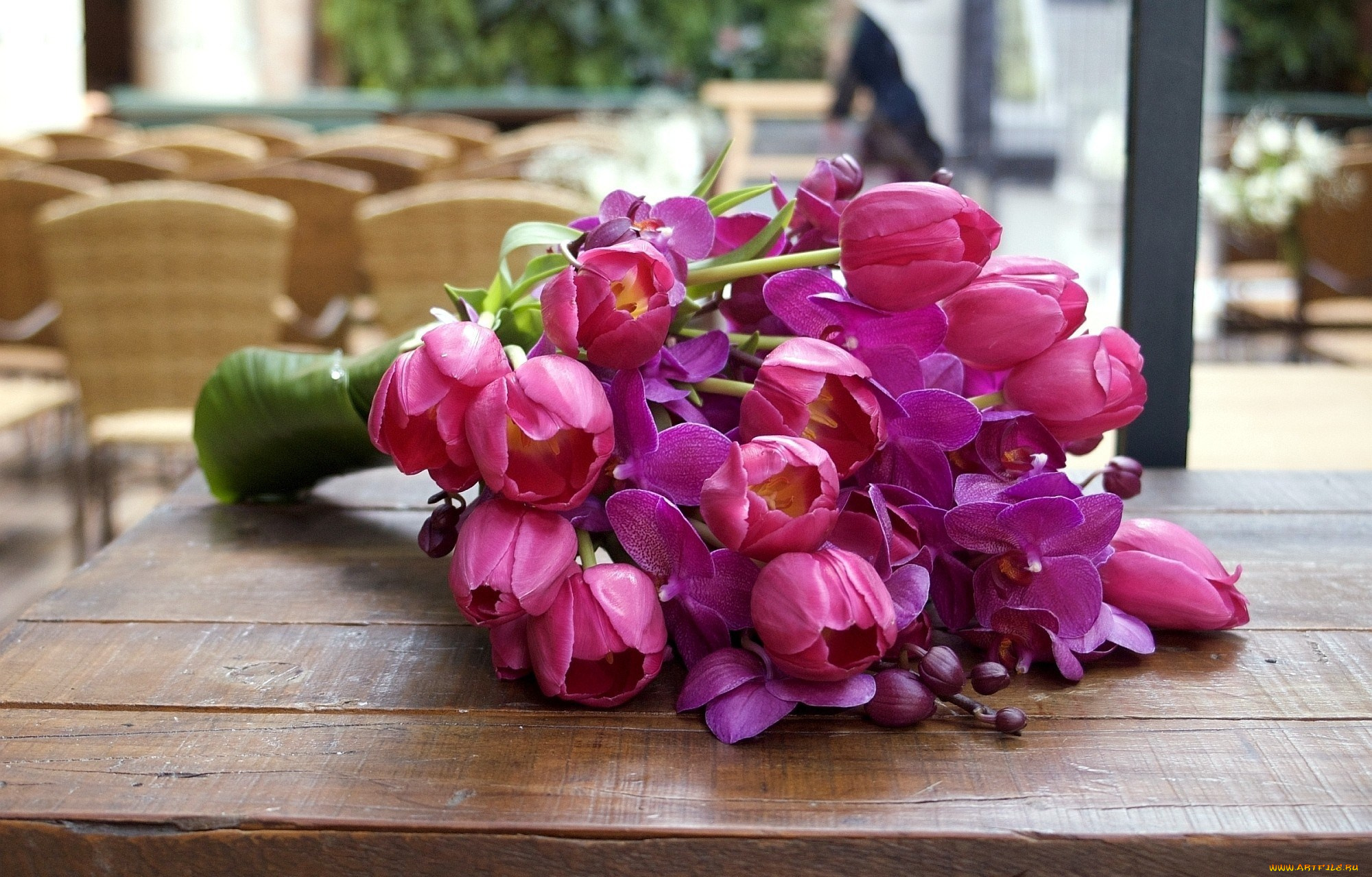цветы, букеты, , композиции, тюльпаны, орхидеи, бутоны, цвет, розовый, яркий, насыщенный, листья, лепестки