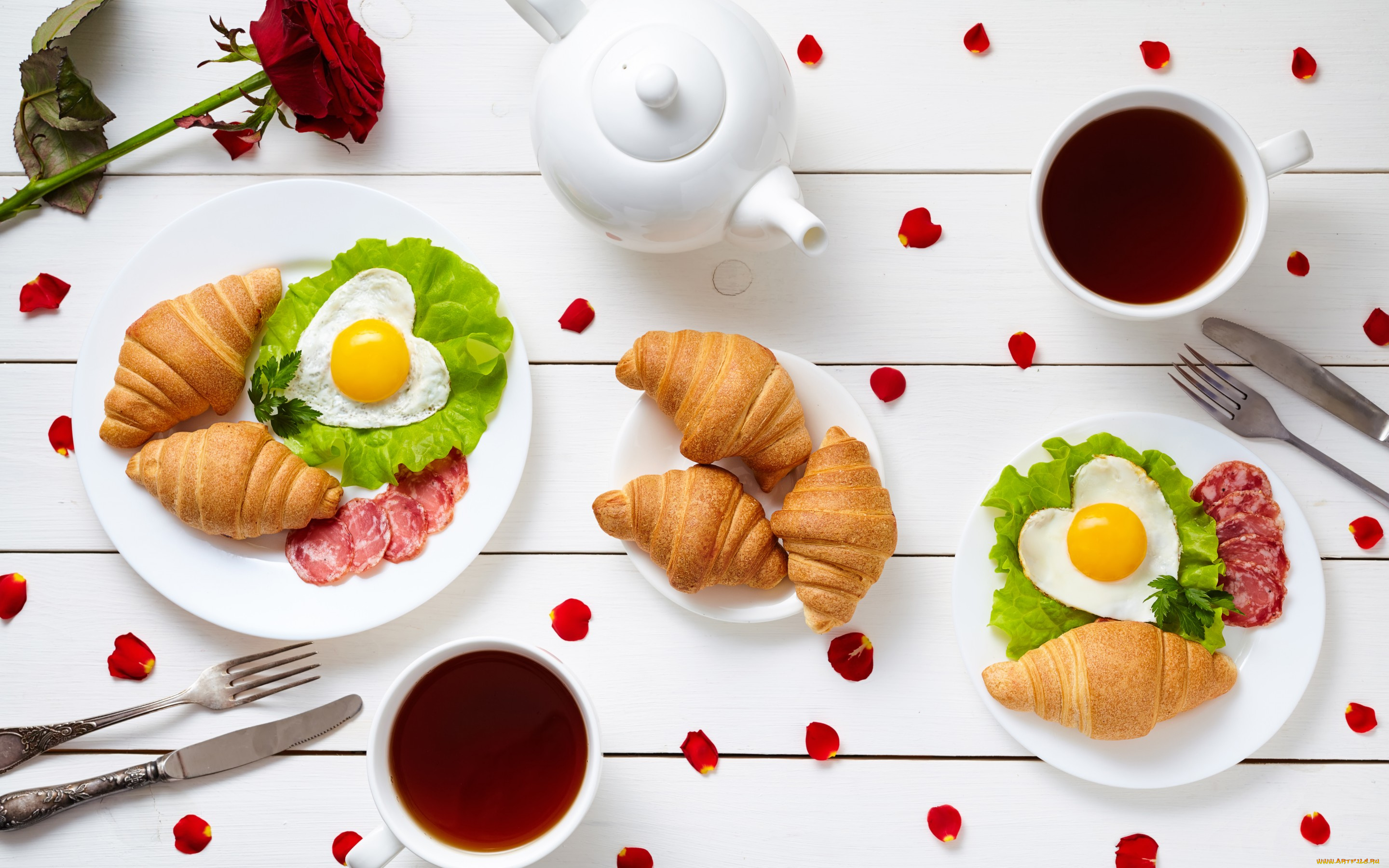 еда, разное, croissant, cup, сердечки, coffee, кофе, rose, love, heart, breakfast, romantic, завтрак, круассан