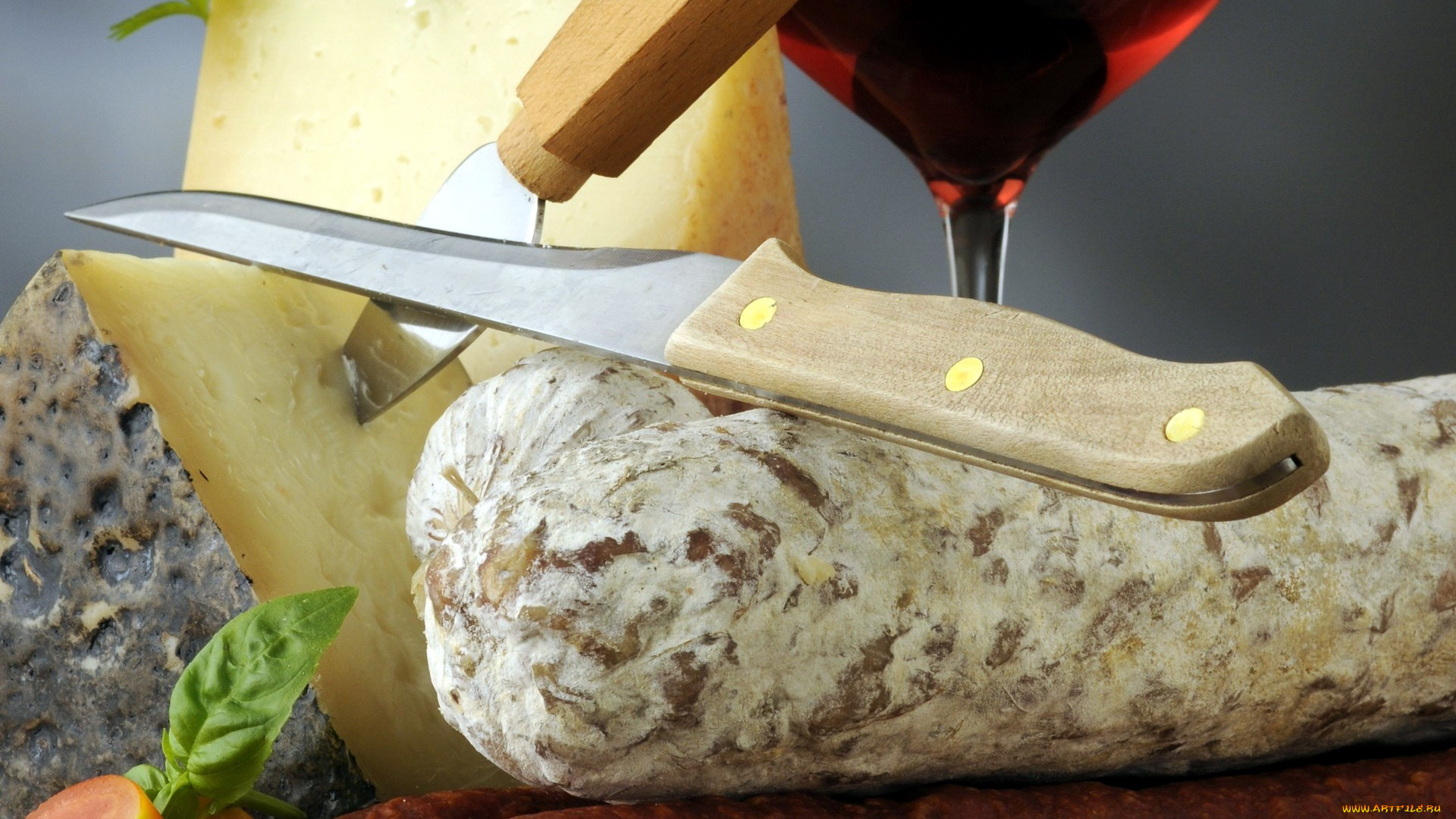 еда, разное, сыр, вино, колбаса, нож, базилик