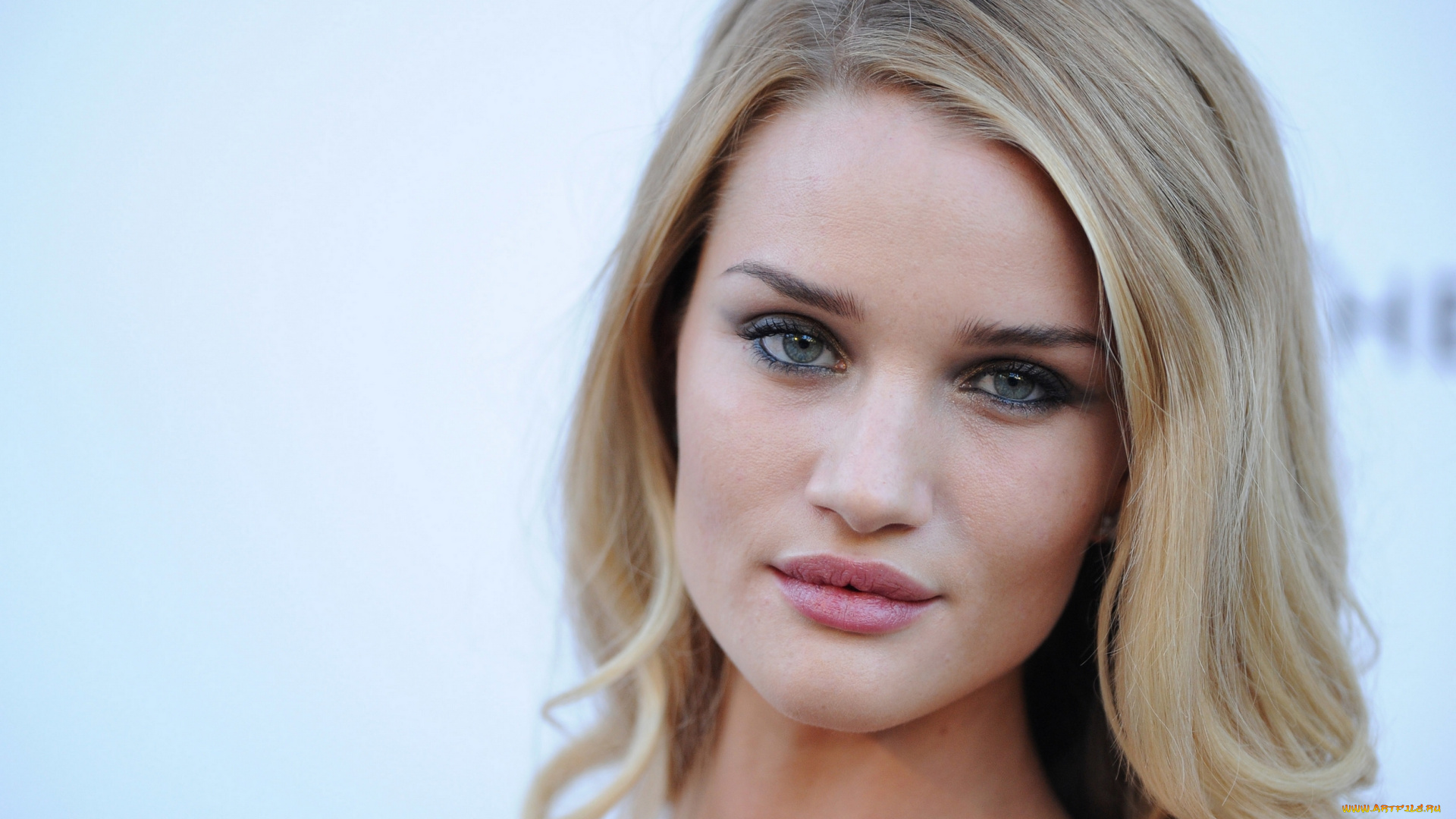 Rosie, Huntington-Whiteley, huntington, whitely, девушки, whiteley, модель, huntington-whitely, лицо, улыбка, цветы