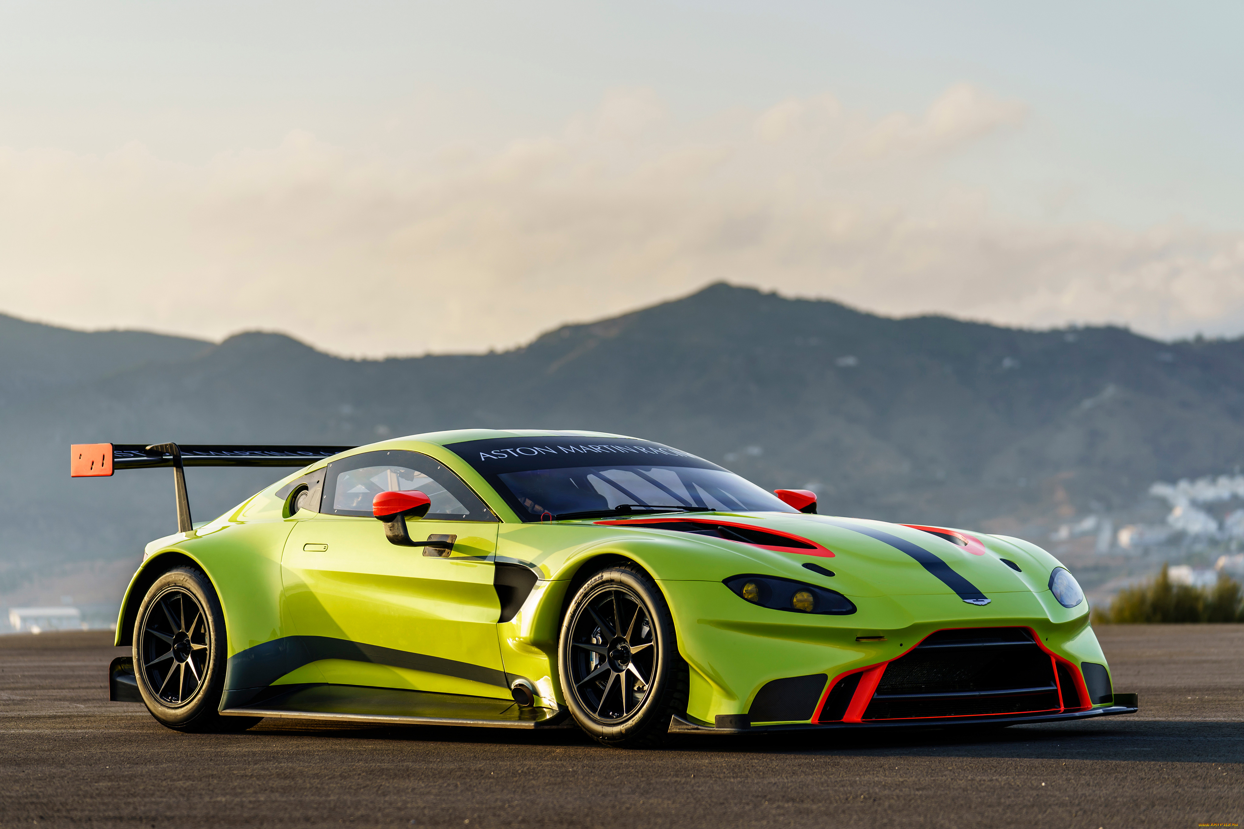 aston, martin, vantage, gte, 2018, автомобили, aston, martin, желтый, горы