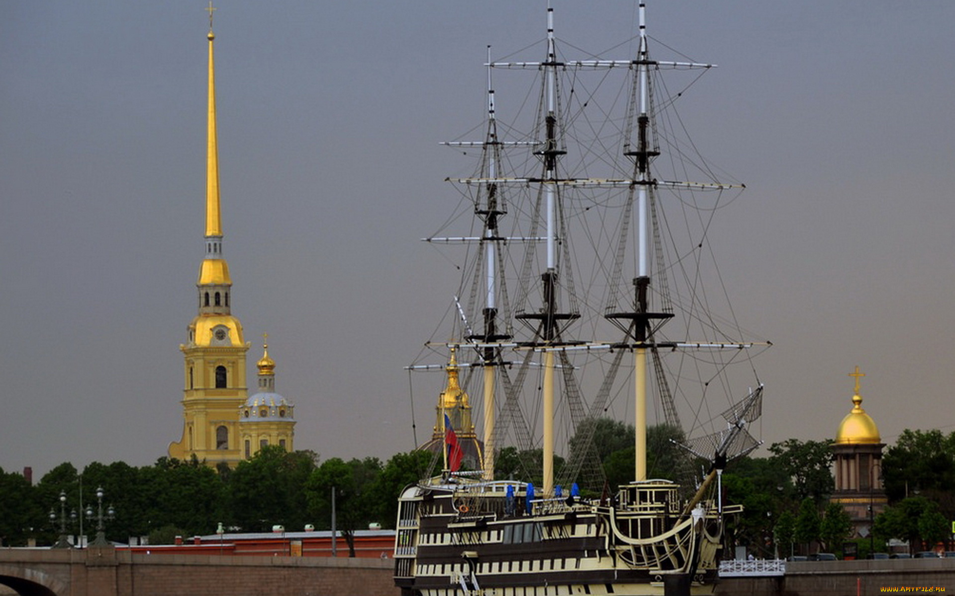 с-петербург, корабли, парусники, адмиралтейство, мост, фонари, деревья, здания, шпиль