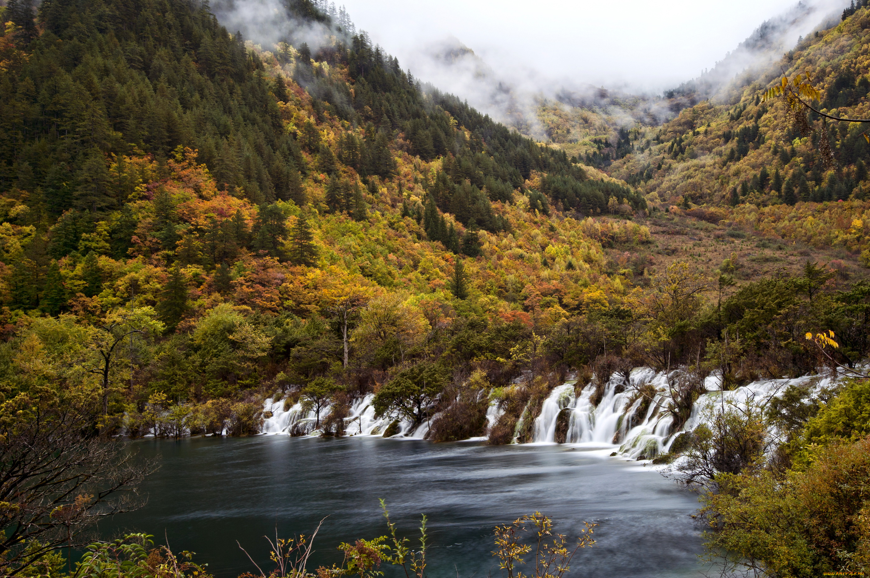 Waterfall Cascading in Nine-Village Valley, Sichuan, China загрузить