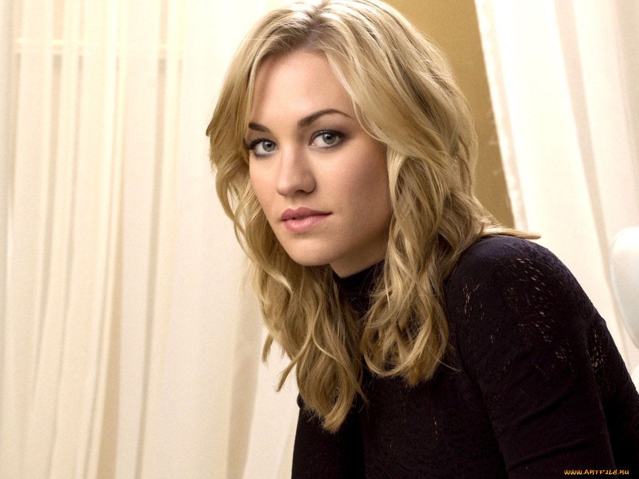 Yvonne Strahovski Images