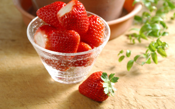 Картинка еда клубника земляника ягоды стакан