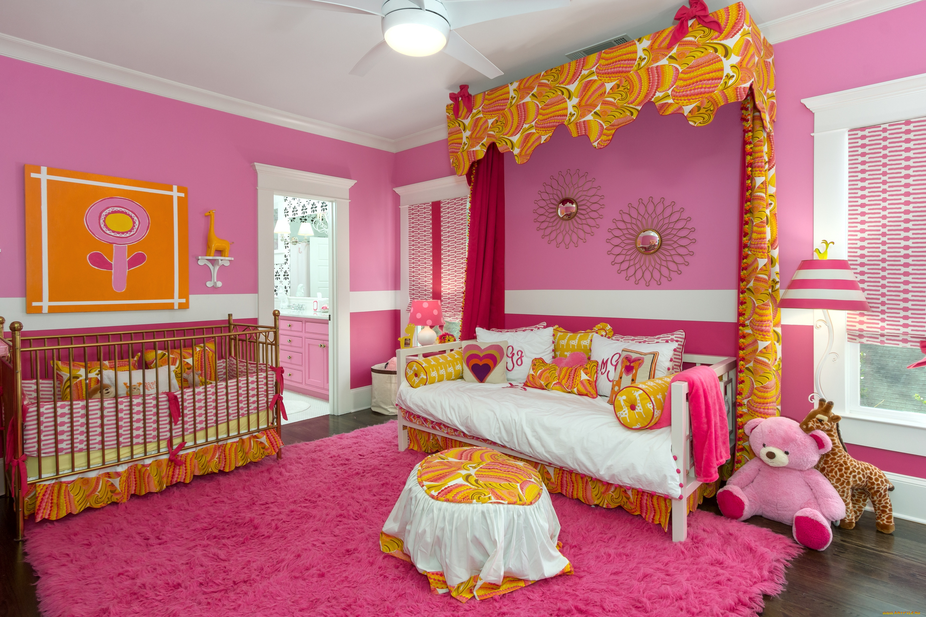 интерьер, детская, комната, диван, розовый, игрушки, кроватка