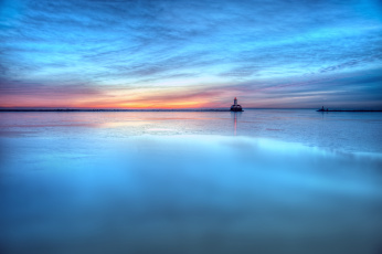Картинка пейзаж природа маяки гладь облака вечер закат голубое бирюзовое небо вода маяк море