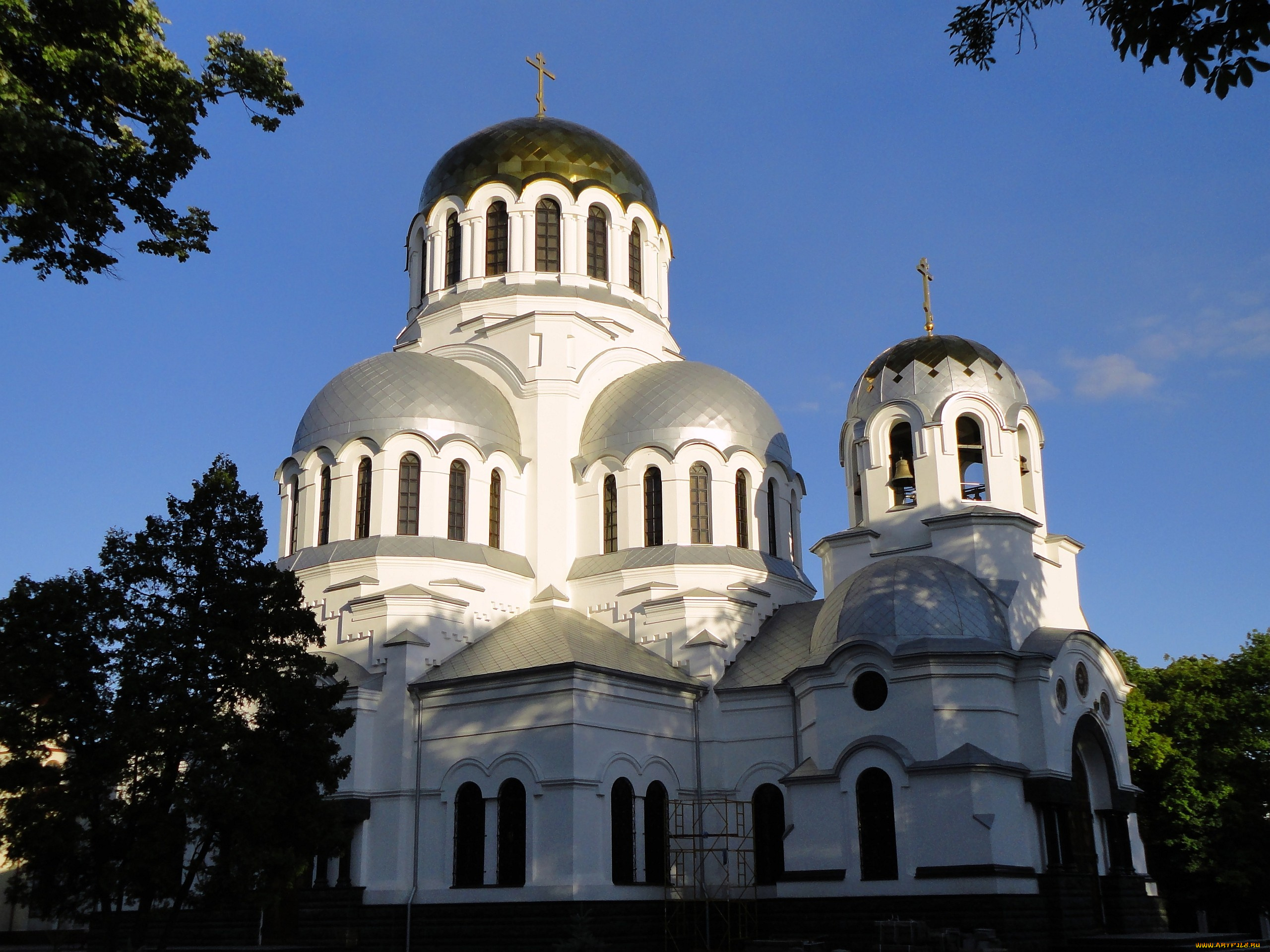 Бела церковь. Камянец Подольский кафедральный собор Александра Невского. Камянец Подольский Украина храм Александра Невского. Белый собор на Украина. Картинки православных храмов.