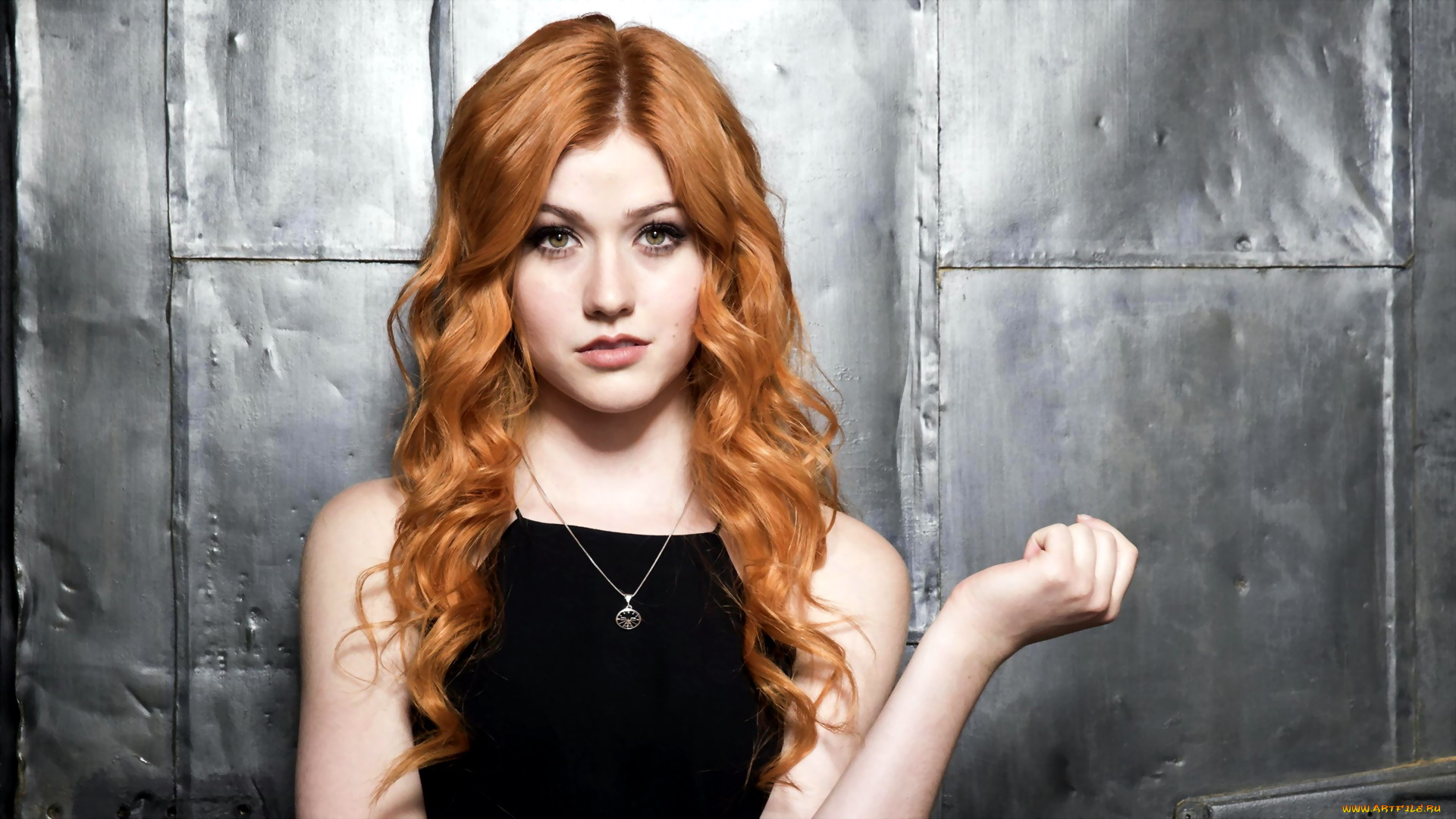 девушки, katherine, mcnamara, кулон, рыжая, стена