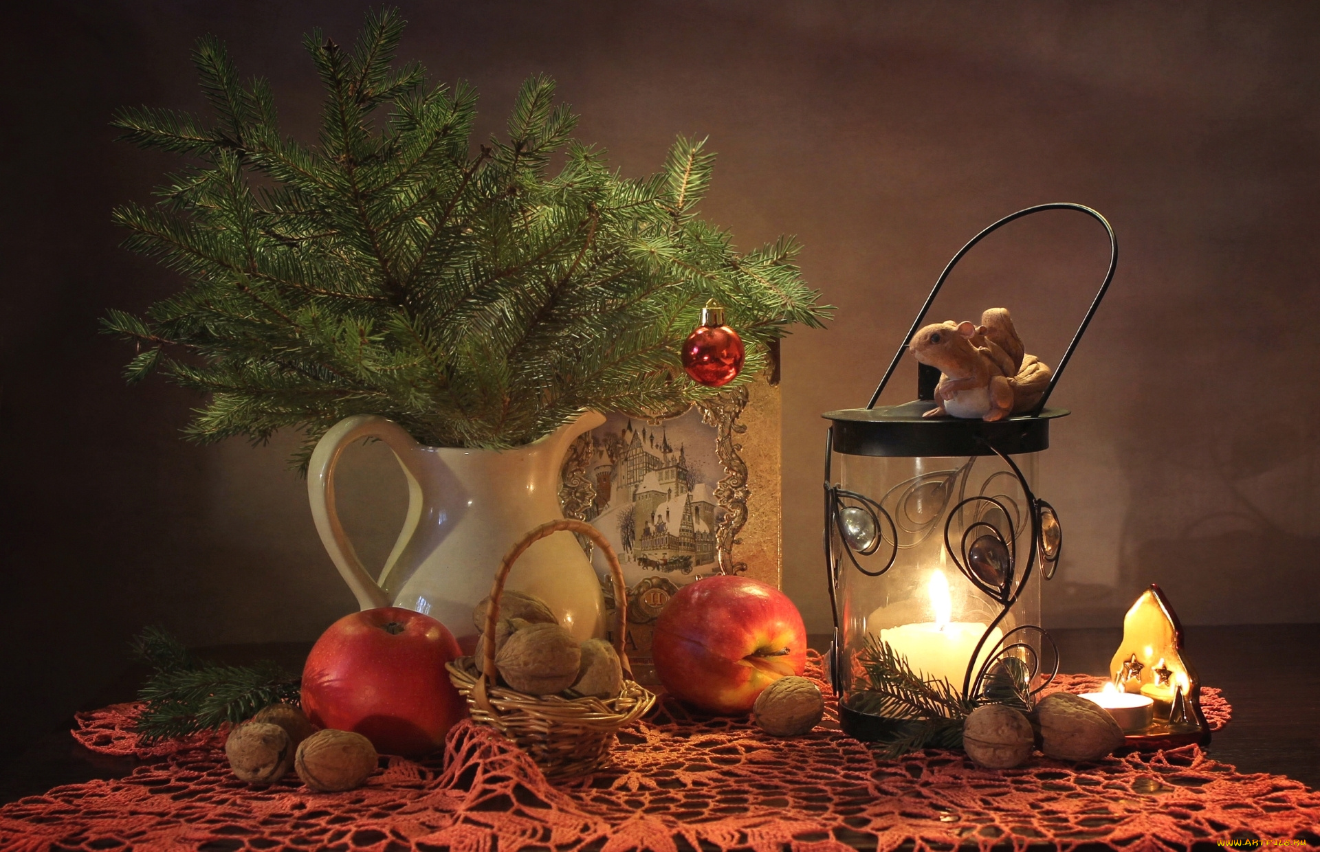 праздничные, новогодние, свечи, белка, орехи, фонарь, яблоки, елка