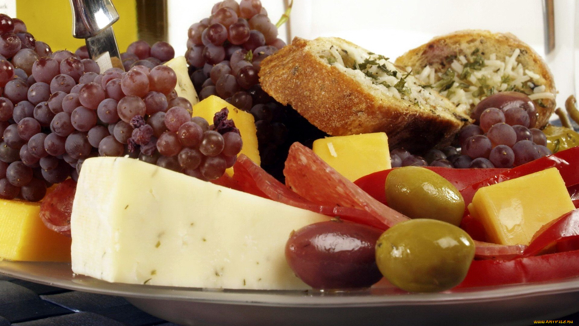 еда, разное, оливки, виноград, колбаса, бутерброд, сыр