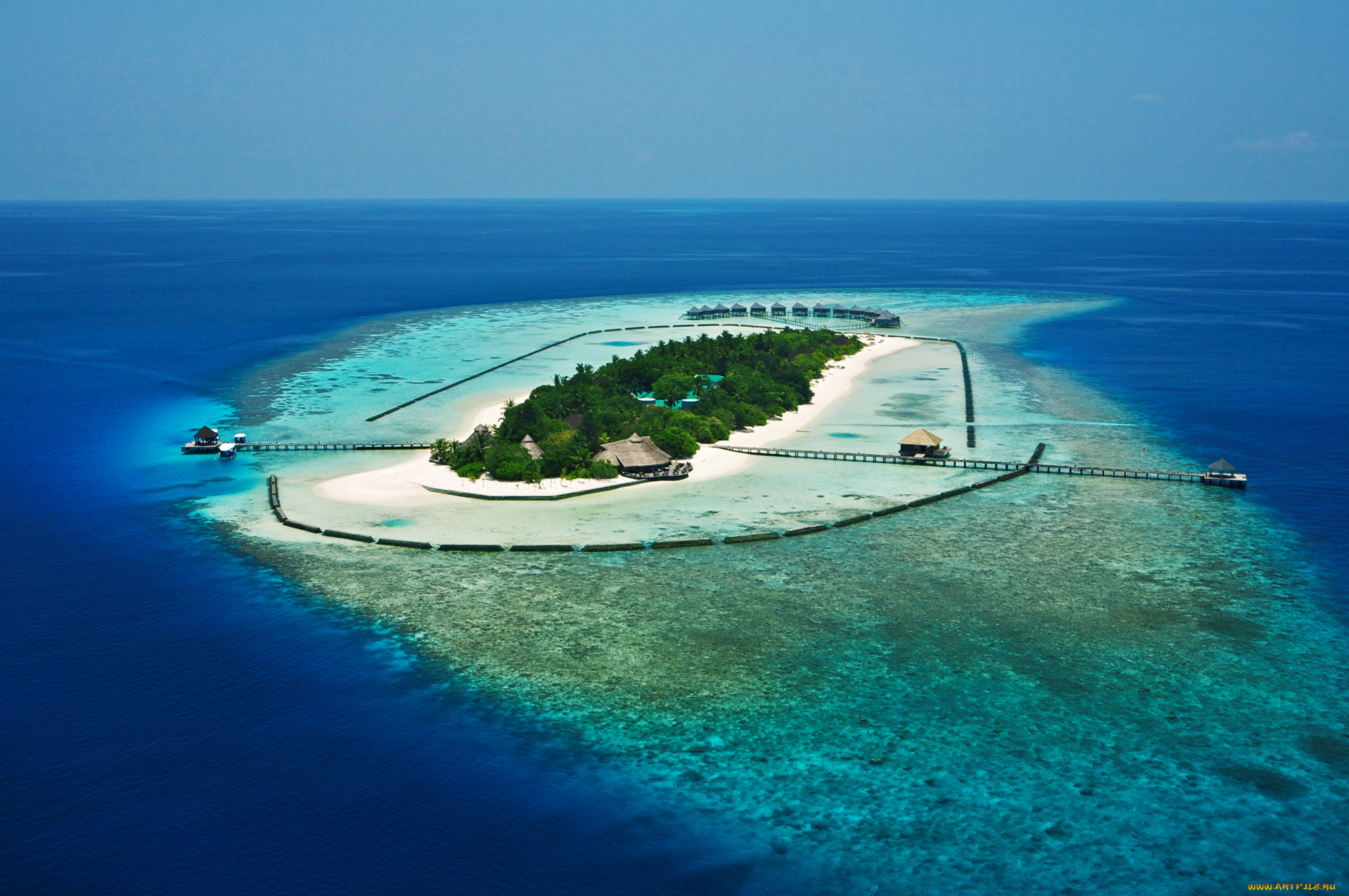 Фото красивого острова. Атолл Расду Мальдивы. Остров Мальдивы Атолл. Фихалхохи Мальдивы. Атолл Лааму Мальдивские острова.