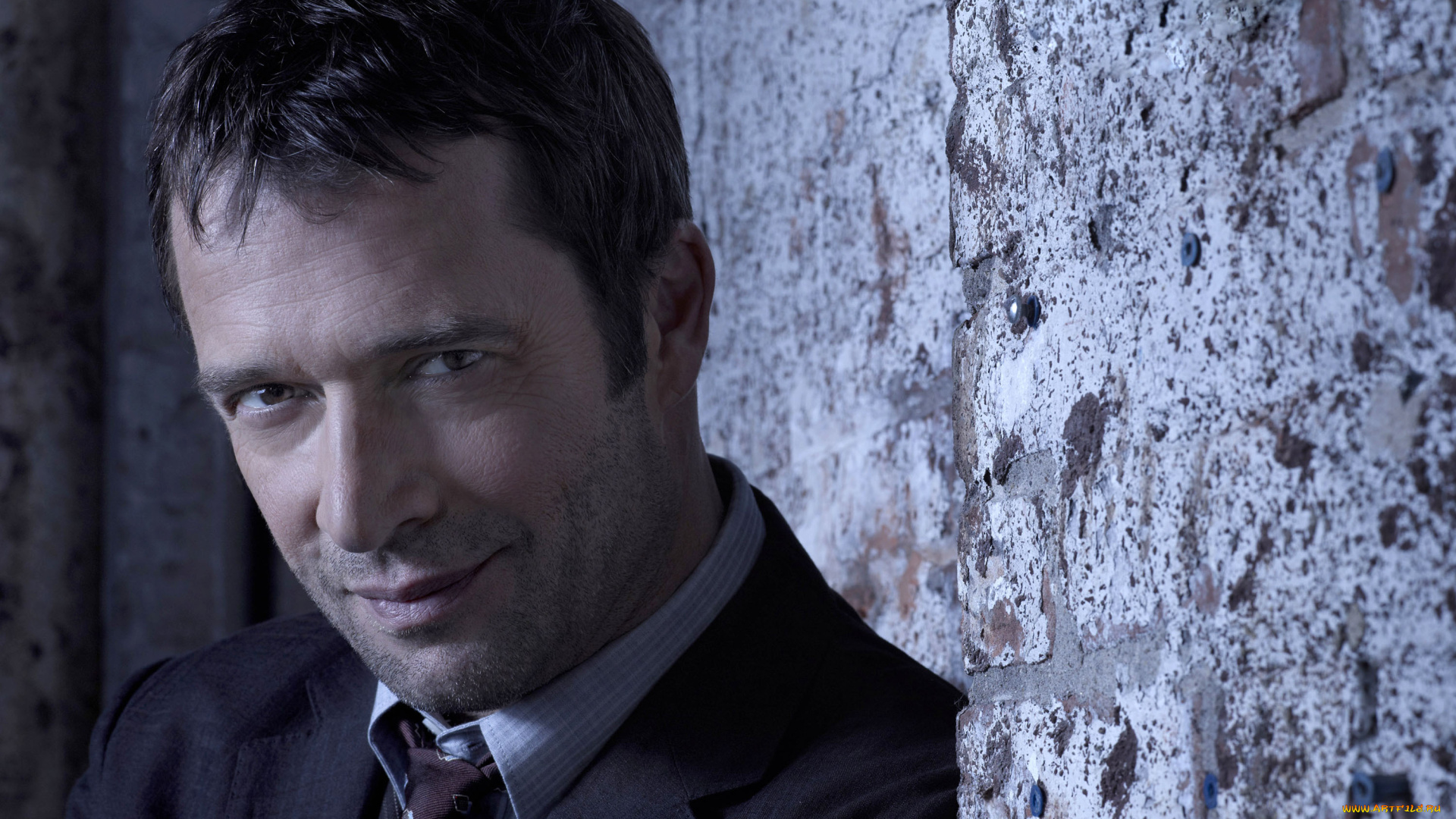 james, purefoy, мужчины, лицо, улыбка, стена