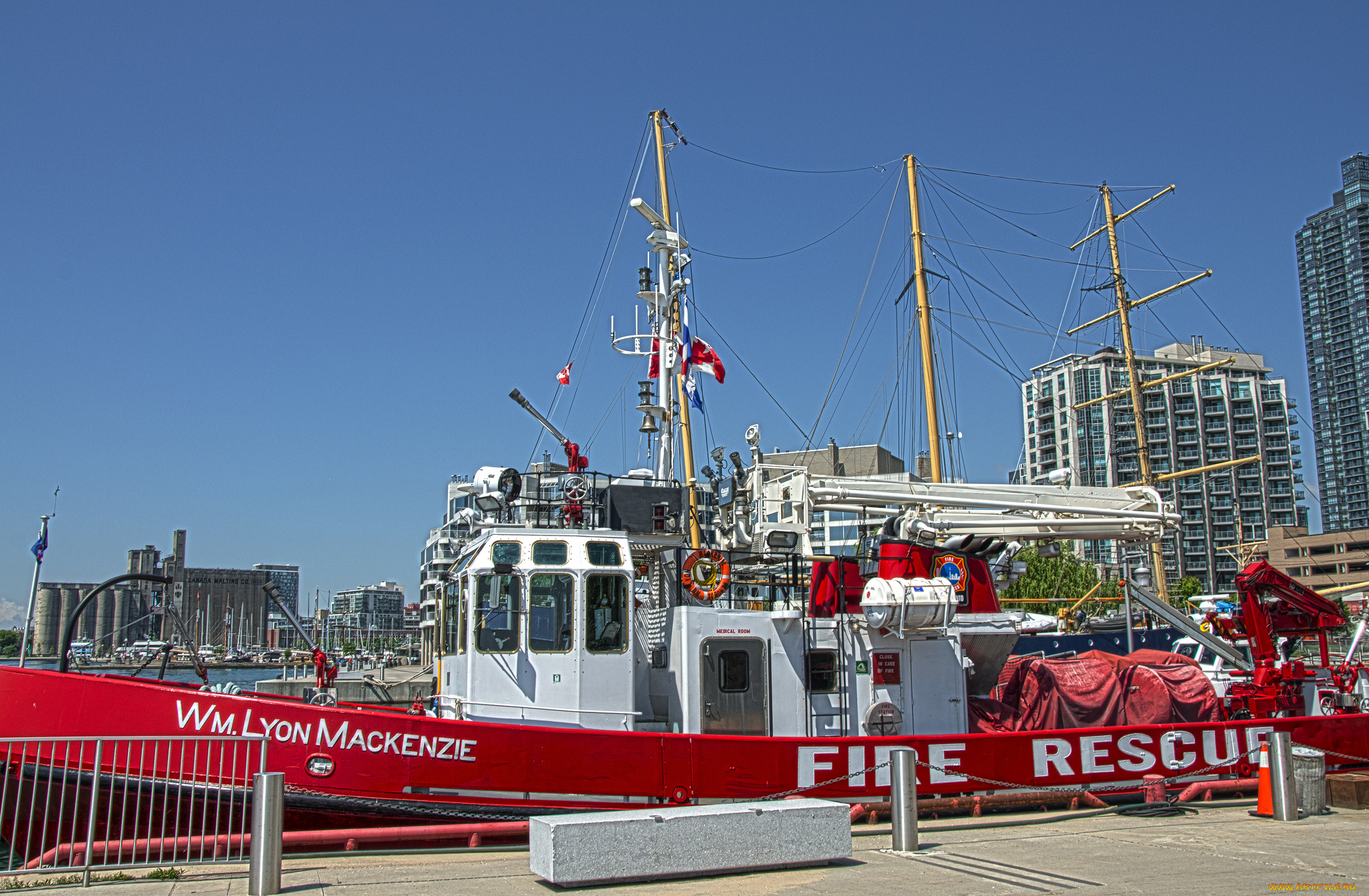 harbourfront, toronto, canada, корабли, другое, харборфронт, причал, мачты, пожарное, судно, канада, торонто