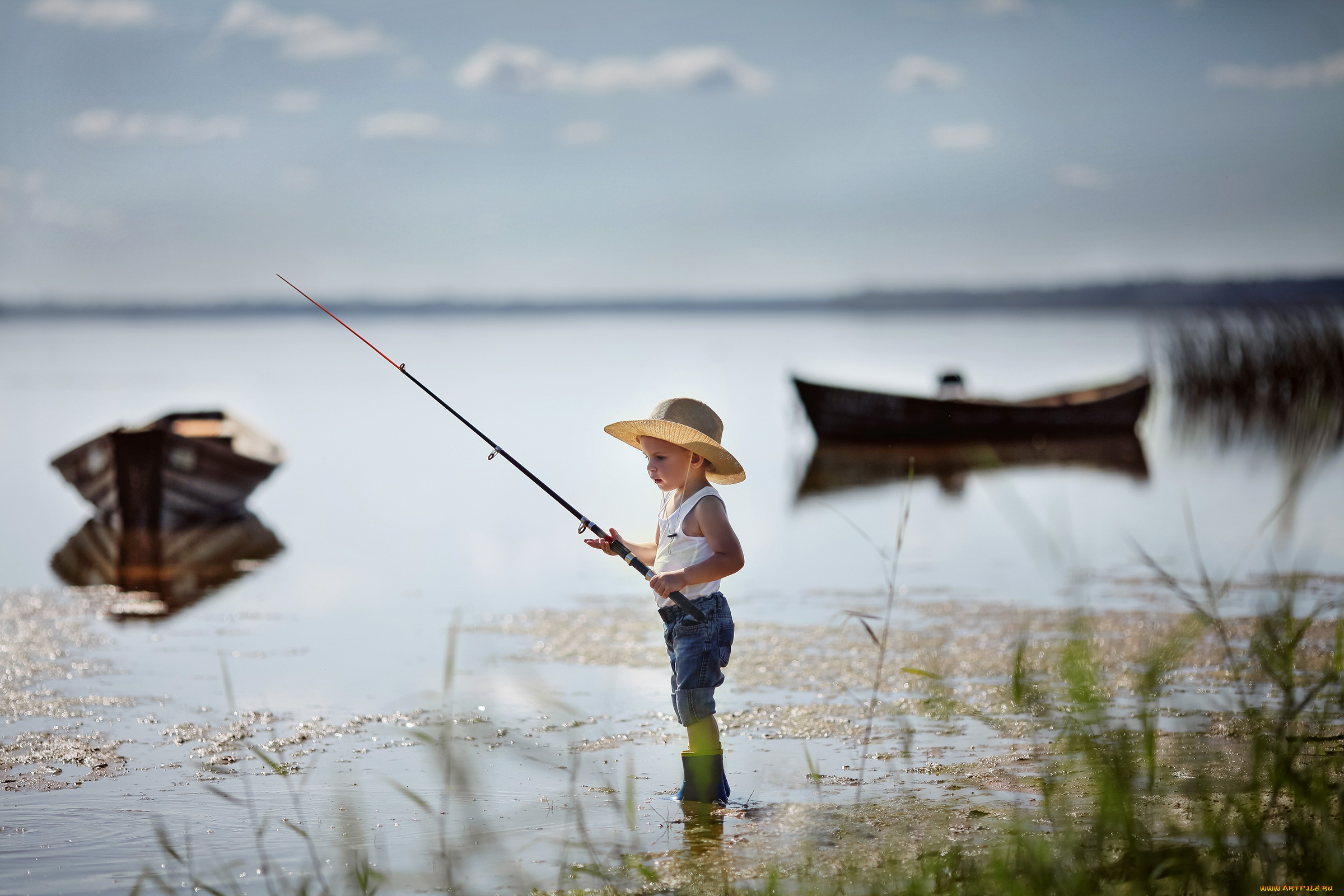 Сидел на озере рыбак. Рыбак с удочкой. Мальчик с удочкой. Летняя рыбалка. Мальчик Рыбак.