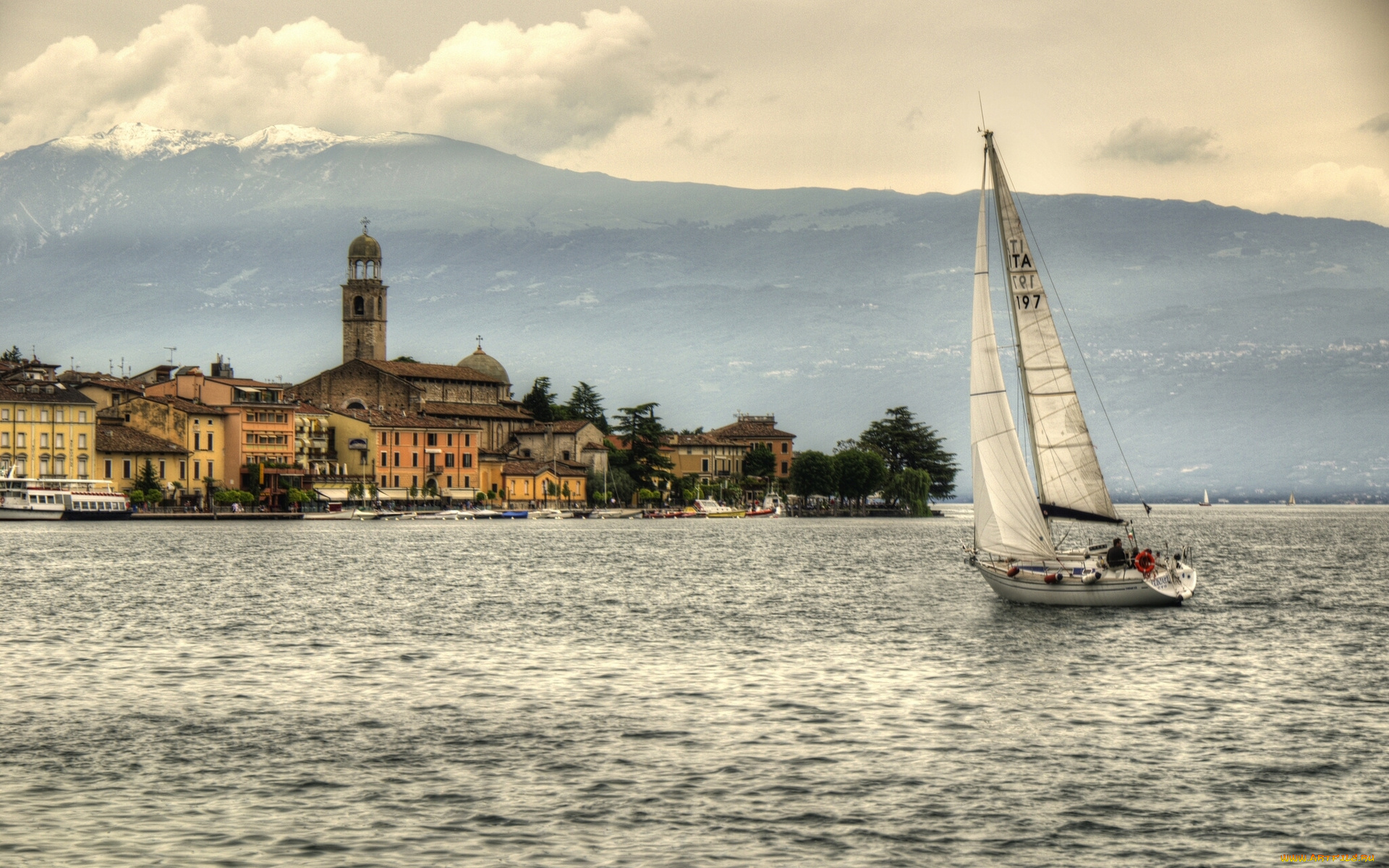 salo, italy, корабли, Яхты, озеро, гарда, lombardy, сало, италия, lake, garda, здания, горы, набережная, ломбардия