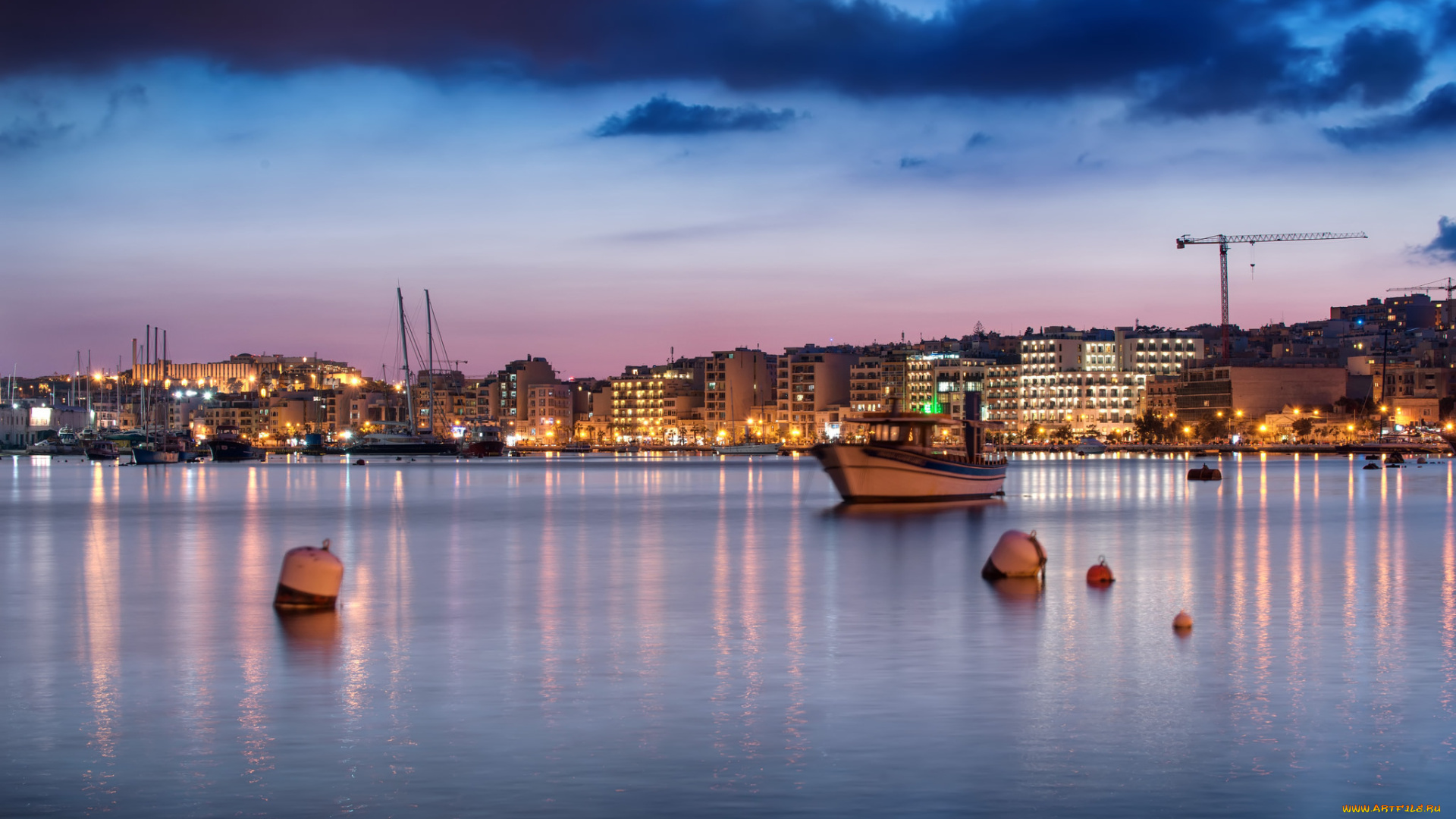 корабли, катера, malta, sliema, мальта, слима, город, дома, освещение, побережье, море, буйки, лодки, вечер, розовое, синее, небо, тучи