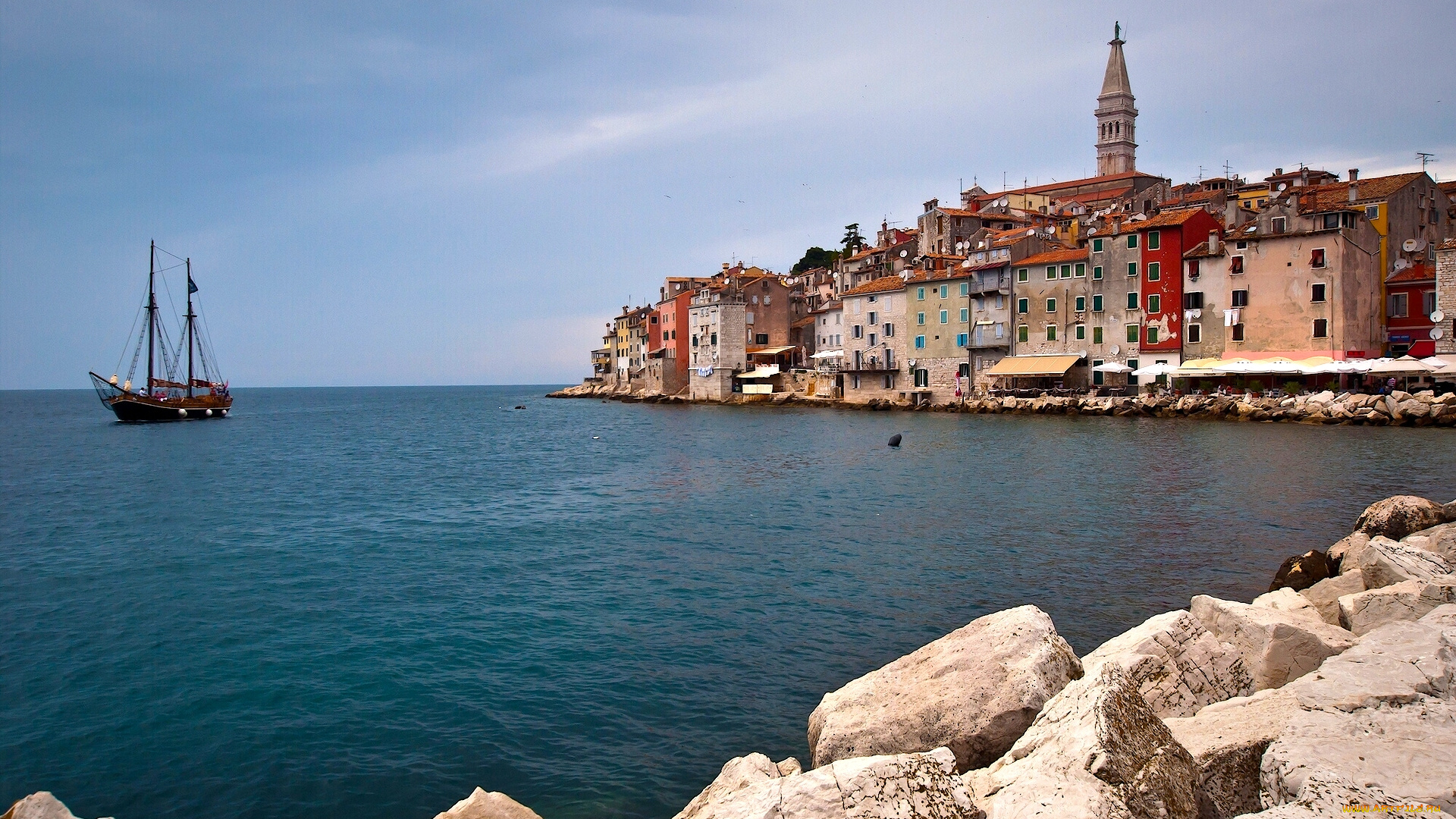 rovinj, croatia, города, улицы, площади, набережные, яхта, адриатическое, море, камни, набережная, здания, хорватия, истрия, istria, adriatic, sea, ровинь