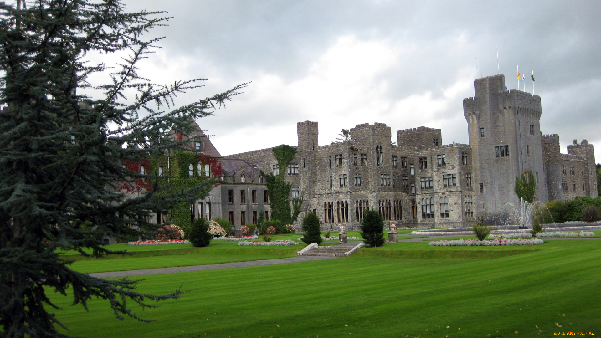 ashford, castle, ireland, города, дворцы, замки, крепости, флаги, замок, лужайка, клумбы