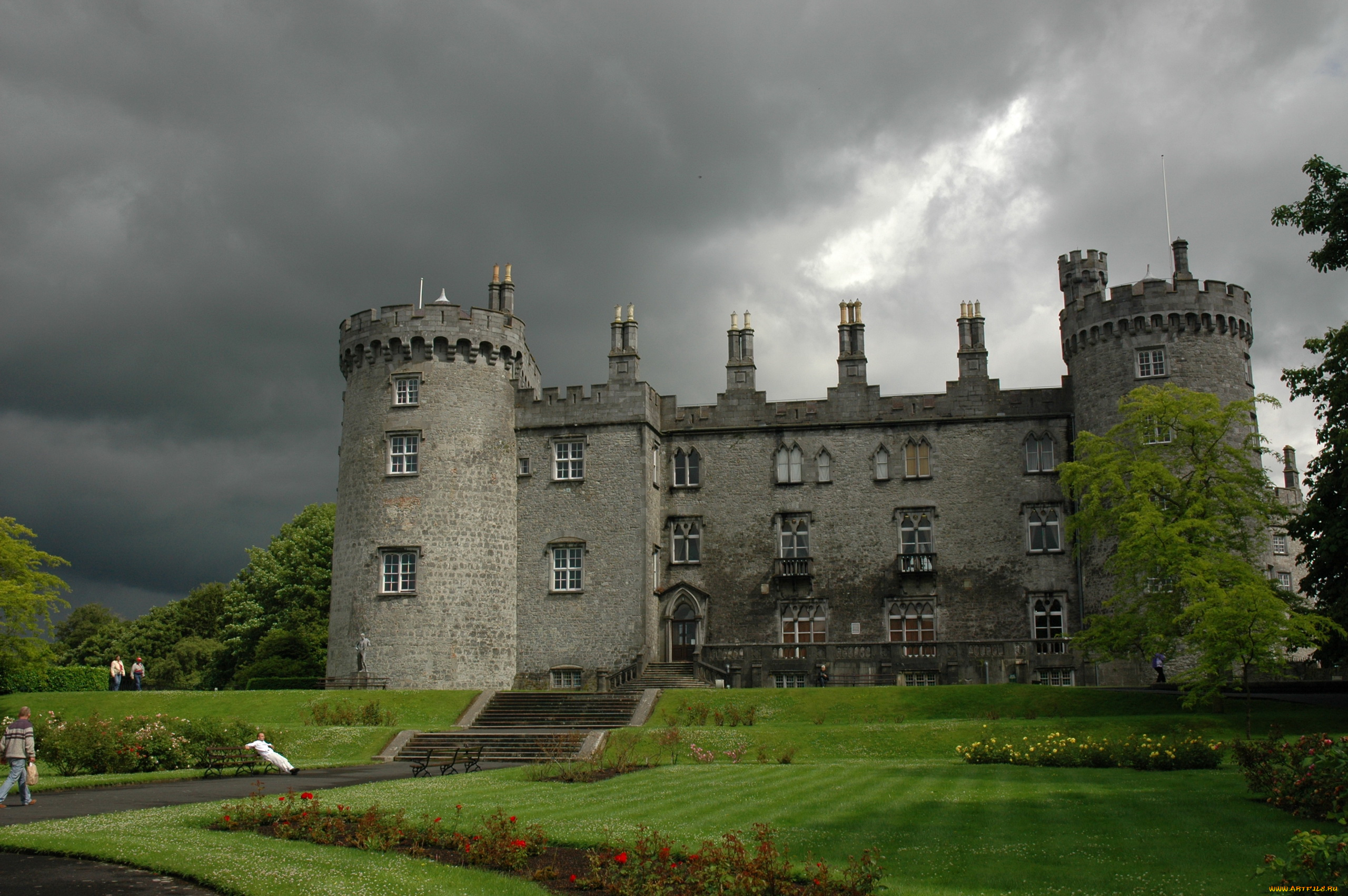 ireland`s, castle, kilkenny, города, дворцы, замки, крепости, ступеньки, башни, замок, туча, клумбы