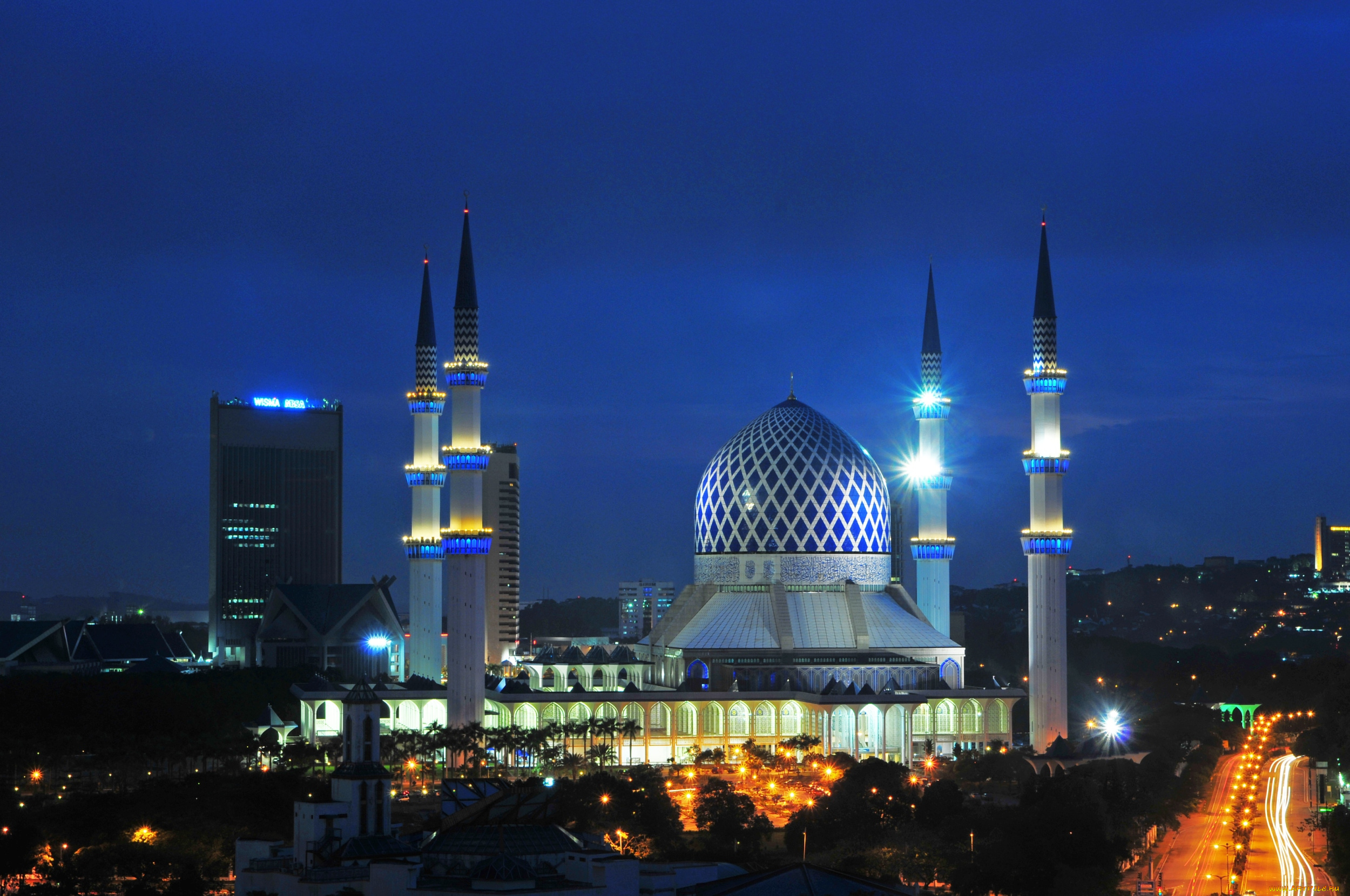 Мечеть Шах Алам Малайзия ночью