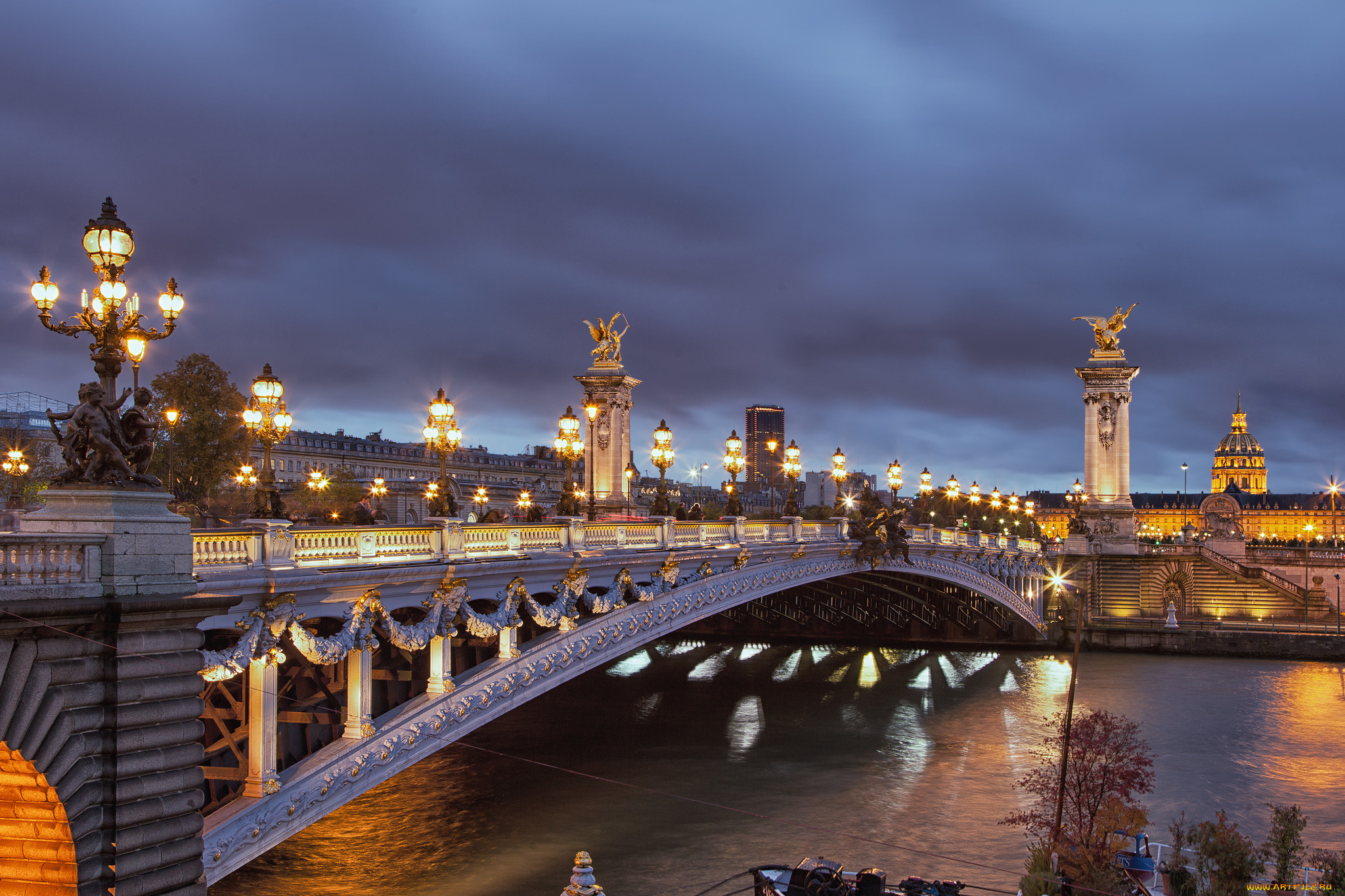 Париж. На мосту Александра III
