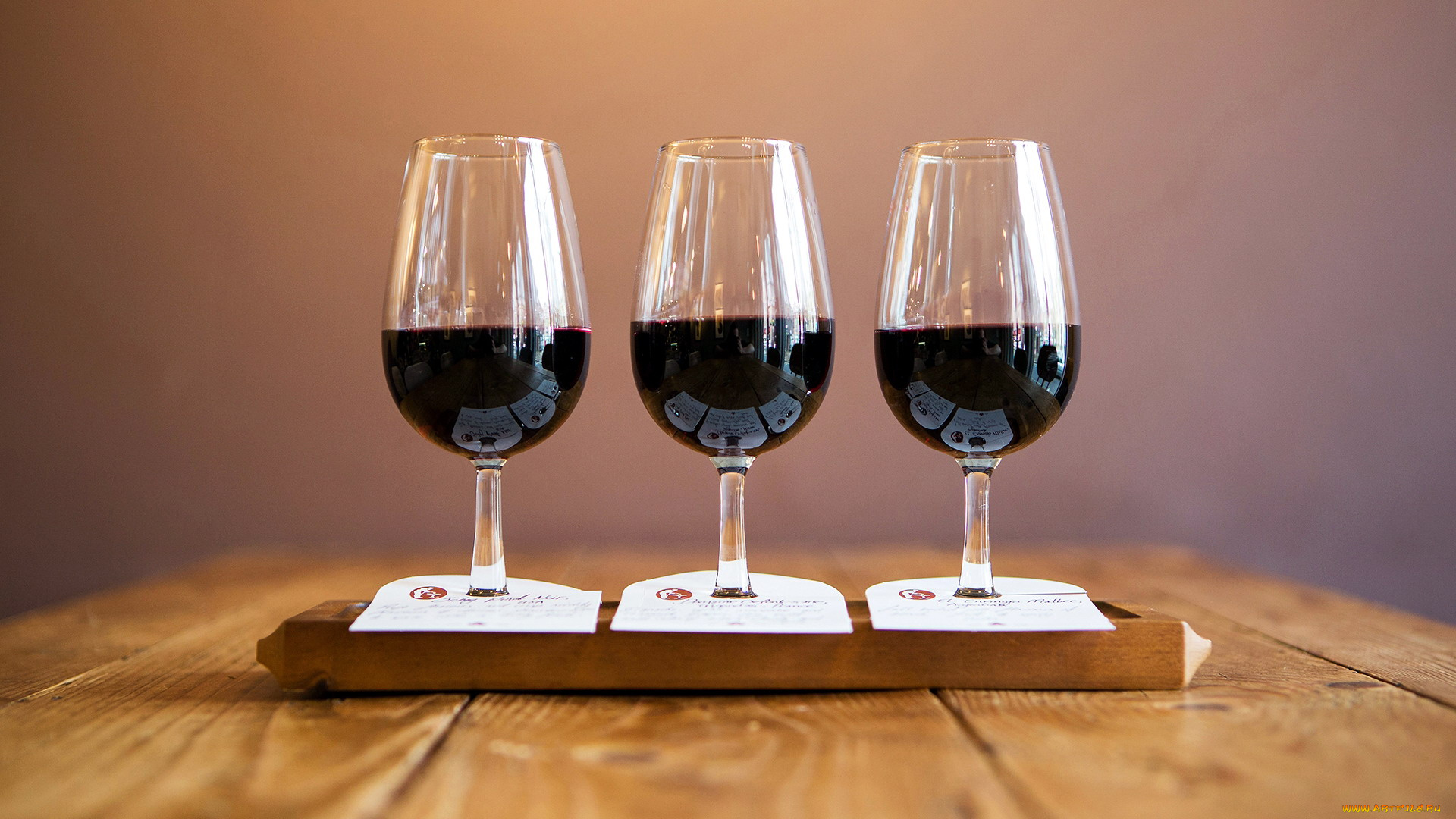 Три бокала вина