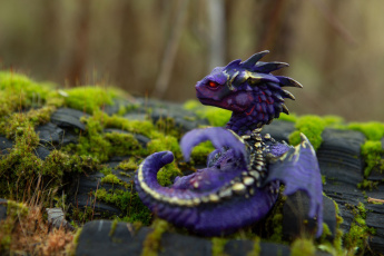 Картинка разное игрушки дракон бревно мох