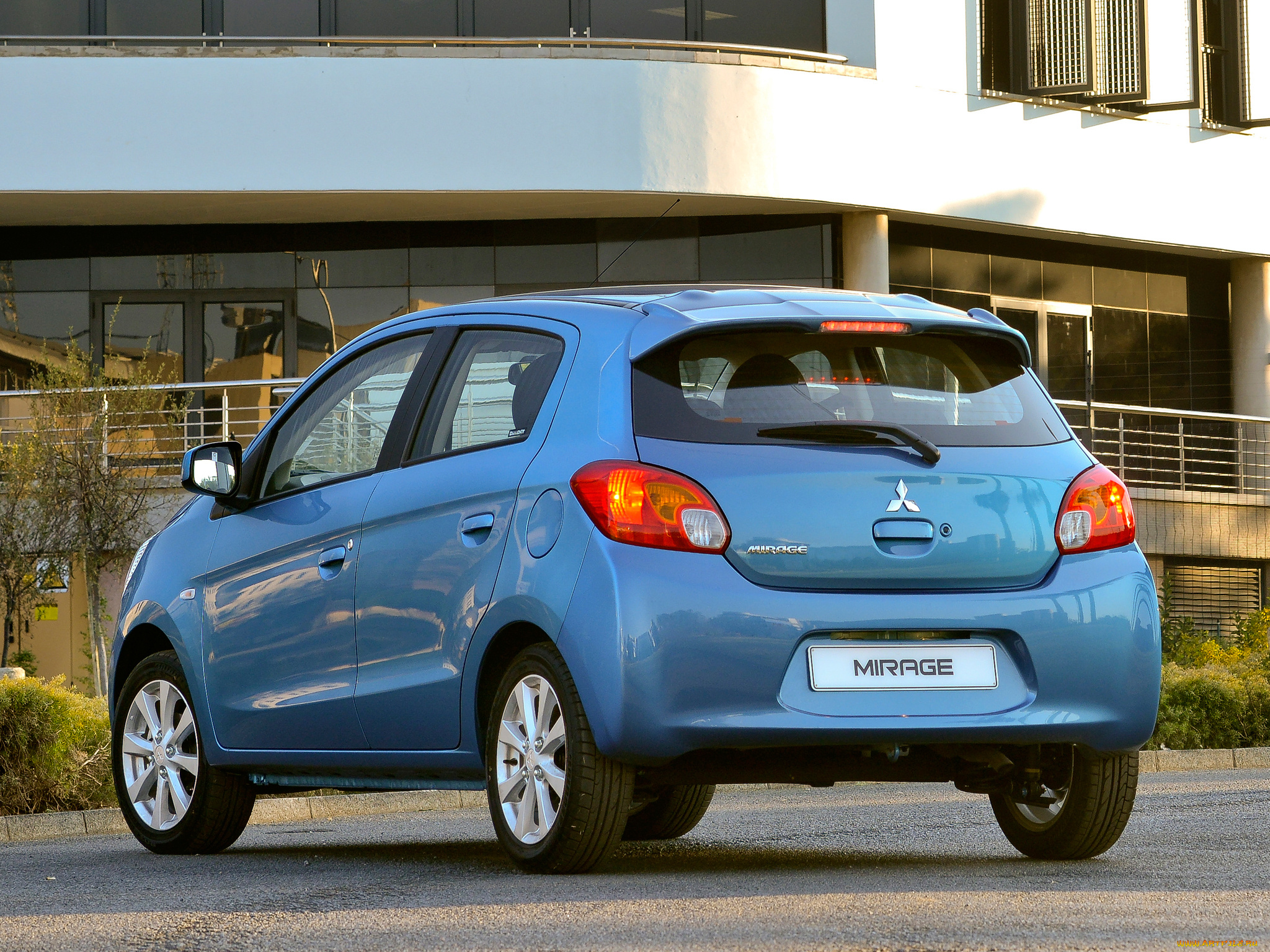 Мицубиси 2014г. Mitsubishi Mirage 2014. Мицубиси Мираж 2014г. Ниссан Мираж 2014. Митсубиси Мираж голубой.