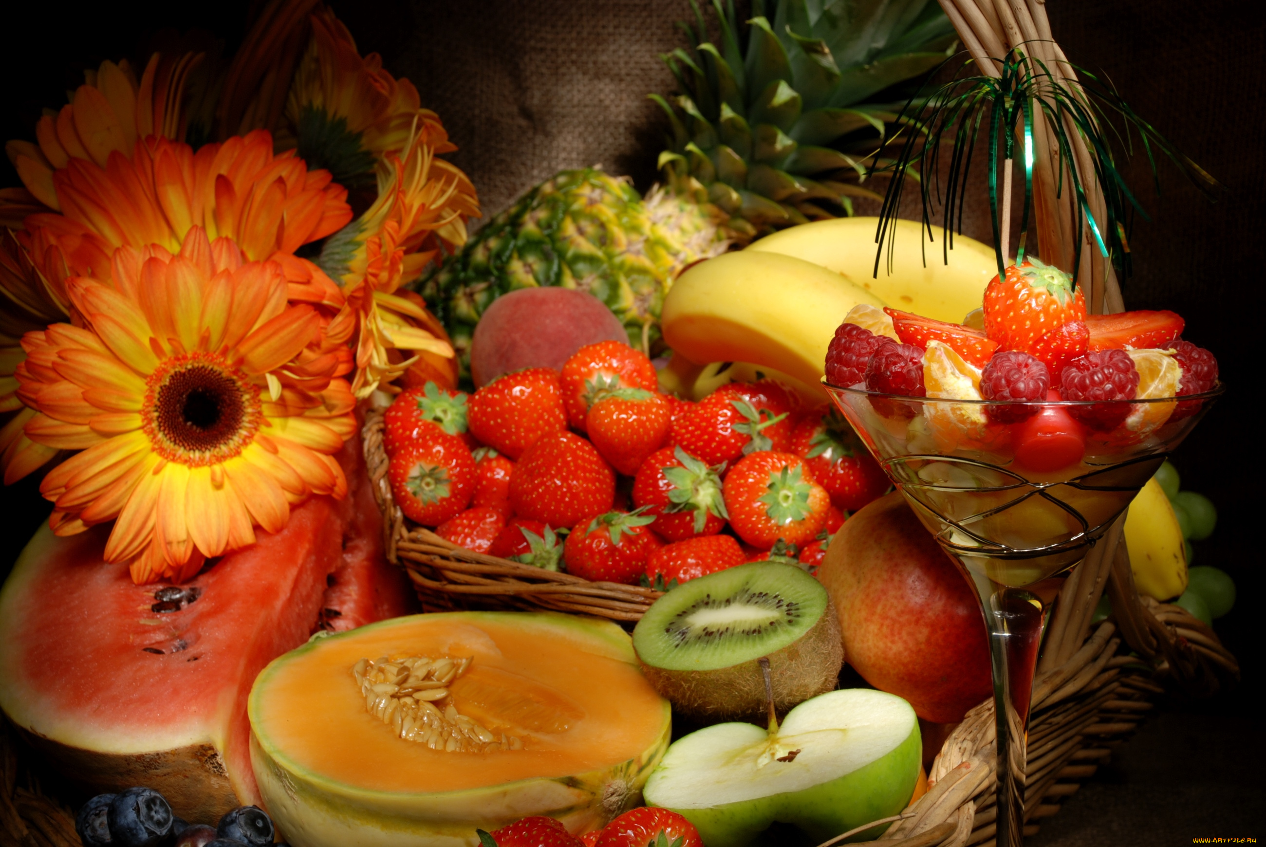еда, фрукты, ягоды, дыня, клубника, герберы, киви