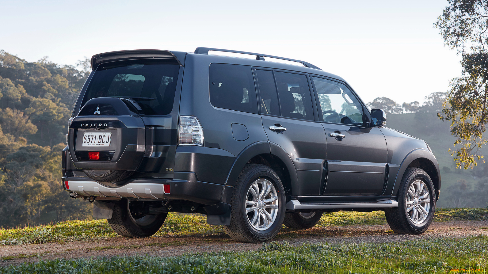 Технические характеристика pajero. Митсубиси Паджеро. Mitsubishi Pajero 2017. Джип Митсубиси Паджеро 2015. Mitsubishi Pajero 4.