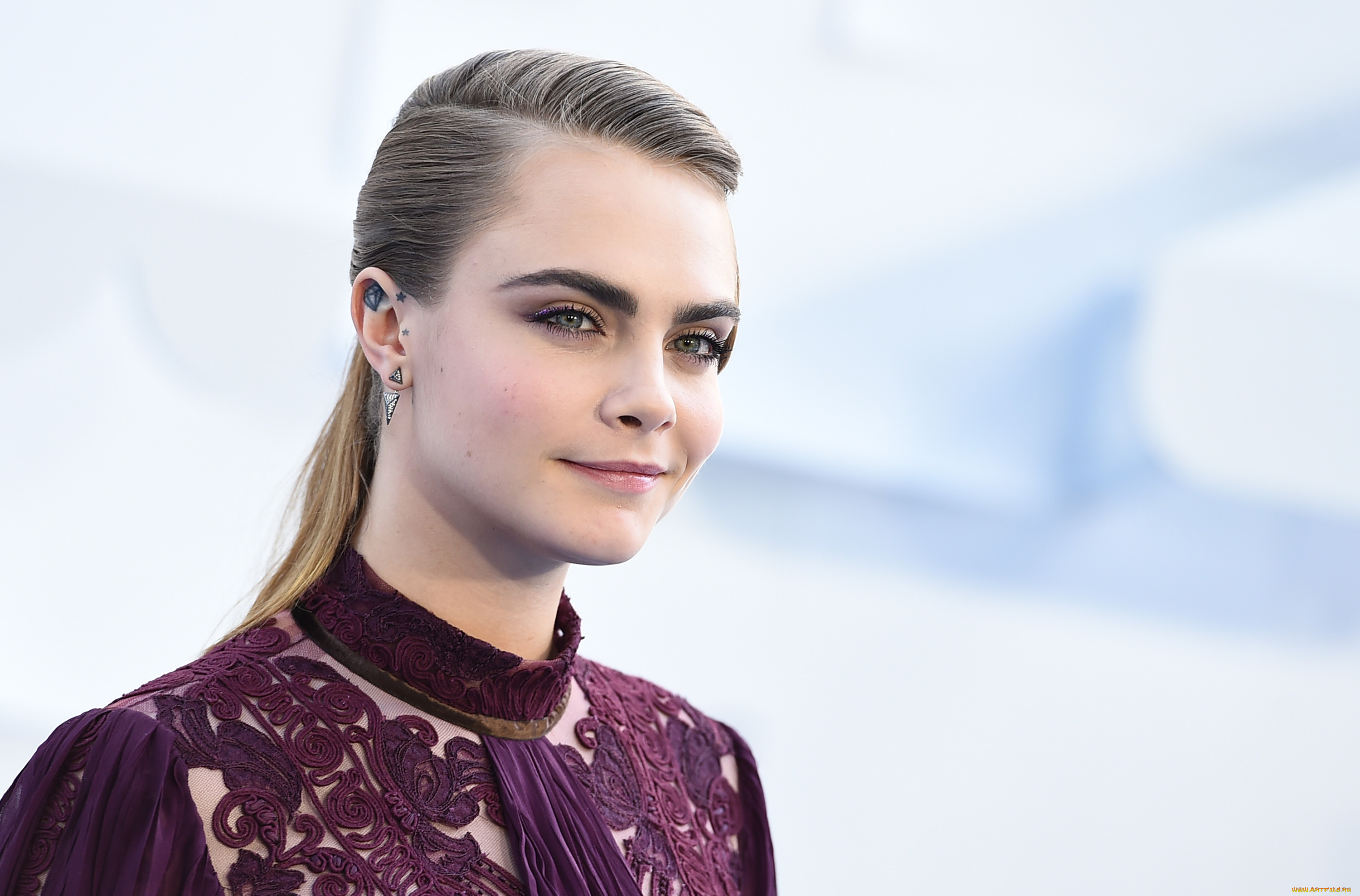 девушки, cara, delevingne, блузка, улыбка, блондинка, модель