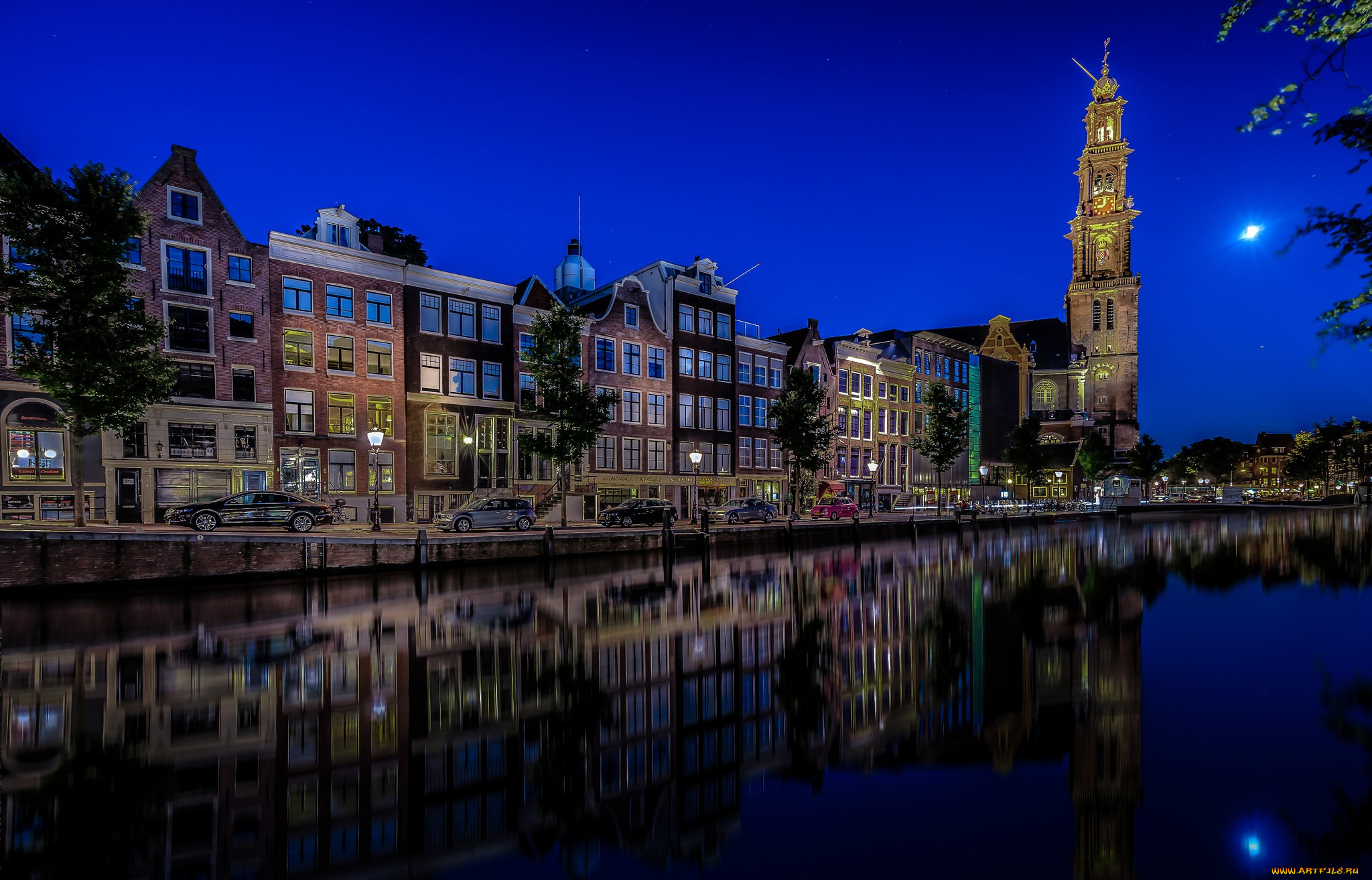 города, амстердам, , нидерланды, авто, машины, здания, amsterdam, netherlands, westerkerk, prinsengracht, канал, принсенграхт, амстердам, вестеркерк, ночной, город, набережная, отражение, церковь