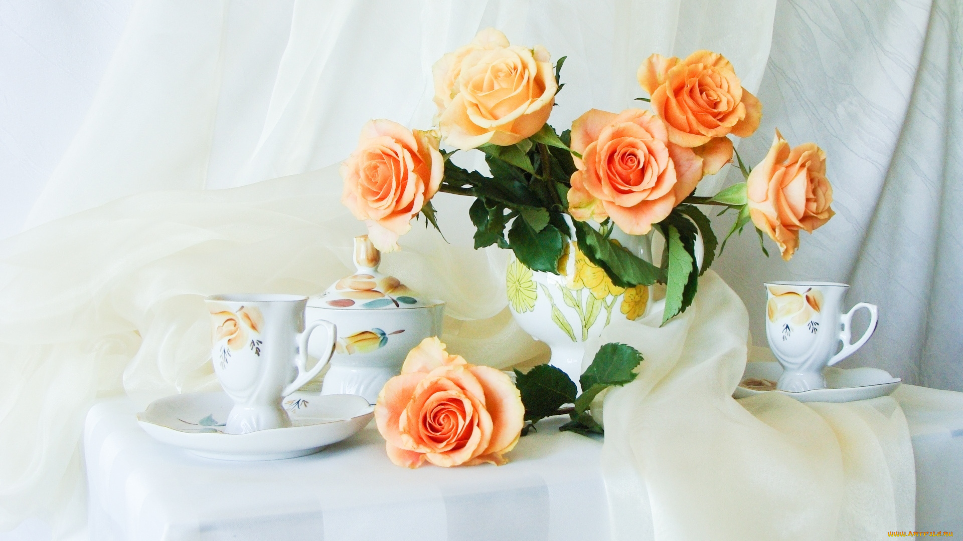 Нежного успешного дня. Утренние цветы. Красивые букеты цветов в вазах. Утренний букет. Нежные розы в вазе.