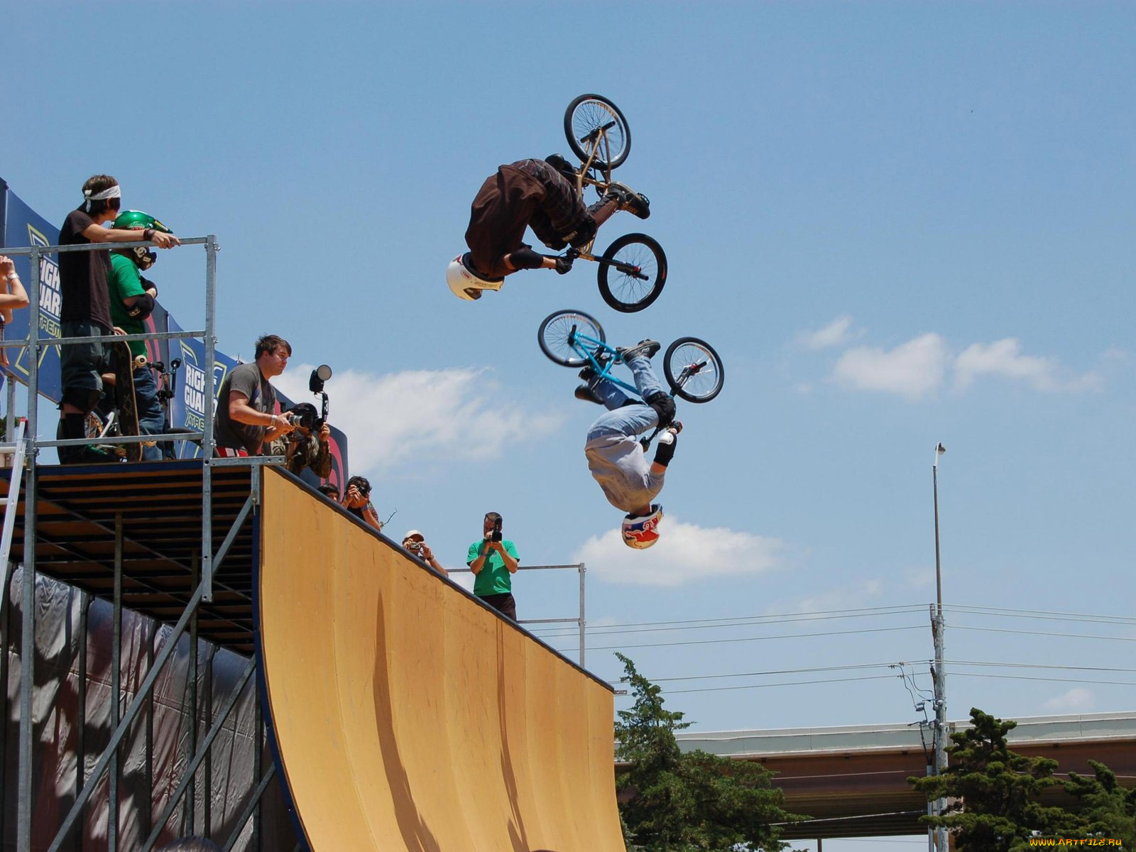 mat, hoffman, and, kevin, robinson, dual, flips, спорт, bmx