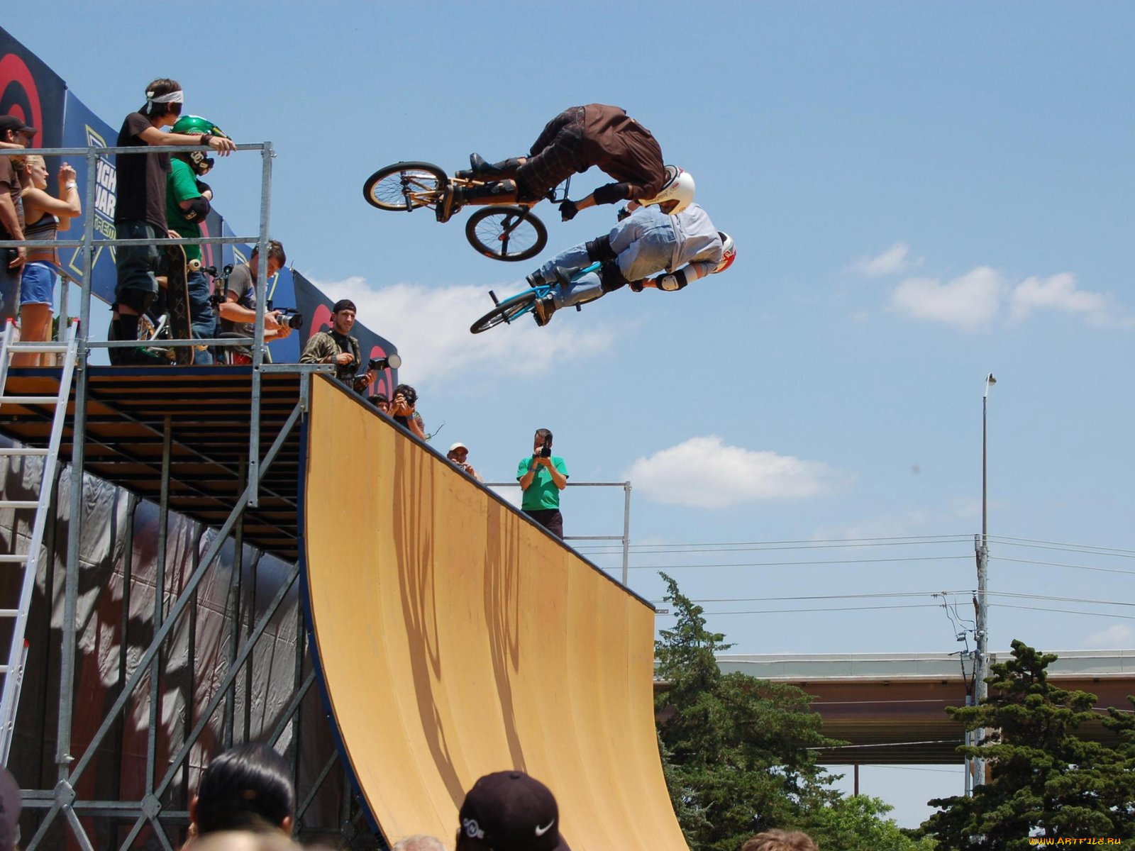 mat, hoffman, dual, rides, with, kevin, robinson, спорт, bmx