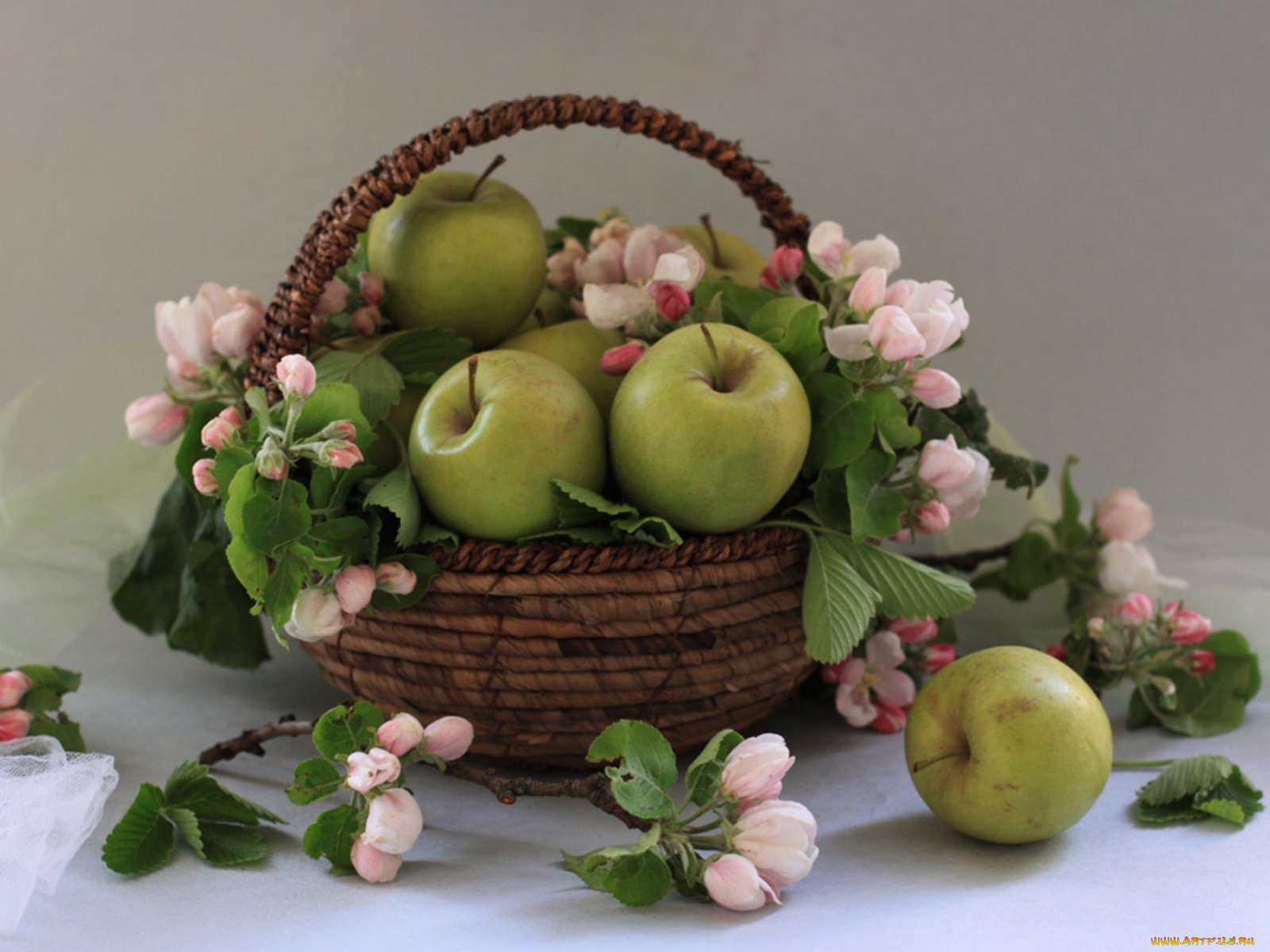 еда, Яблоки, корзина, цветы, яблоки