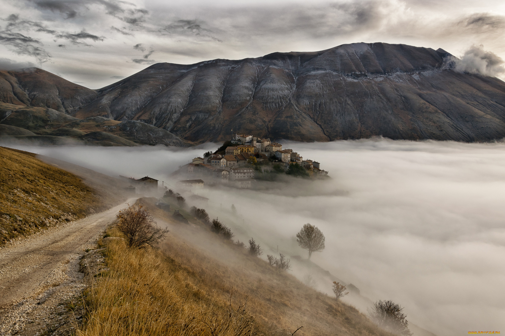 города, -, пейзажи, италия, умбрия, горы, холмы, поселок, castelluccio, туман