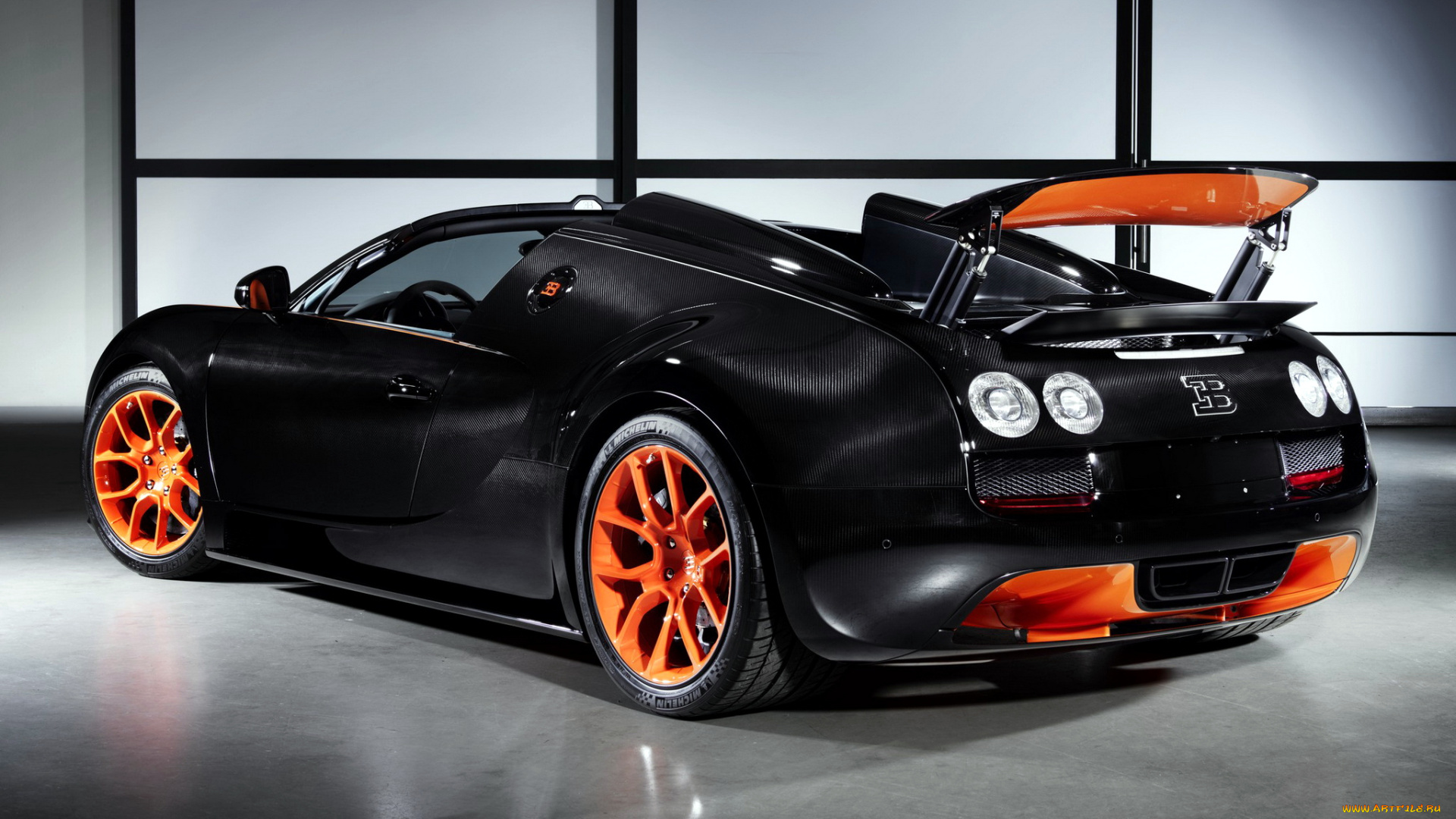 черный автомобиль фары Bugatti Veyron скачать