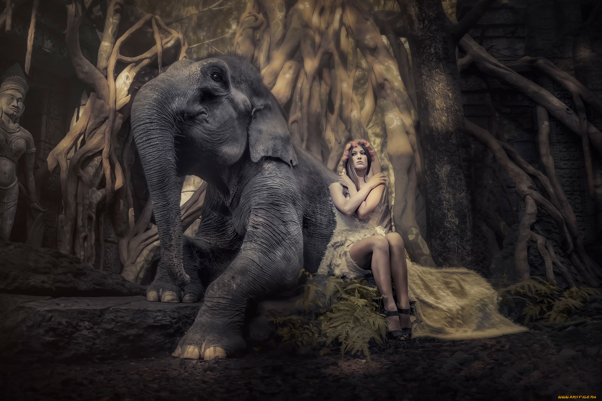 Девочка обнявшись со слоном бесплатно
