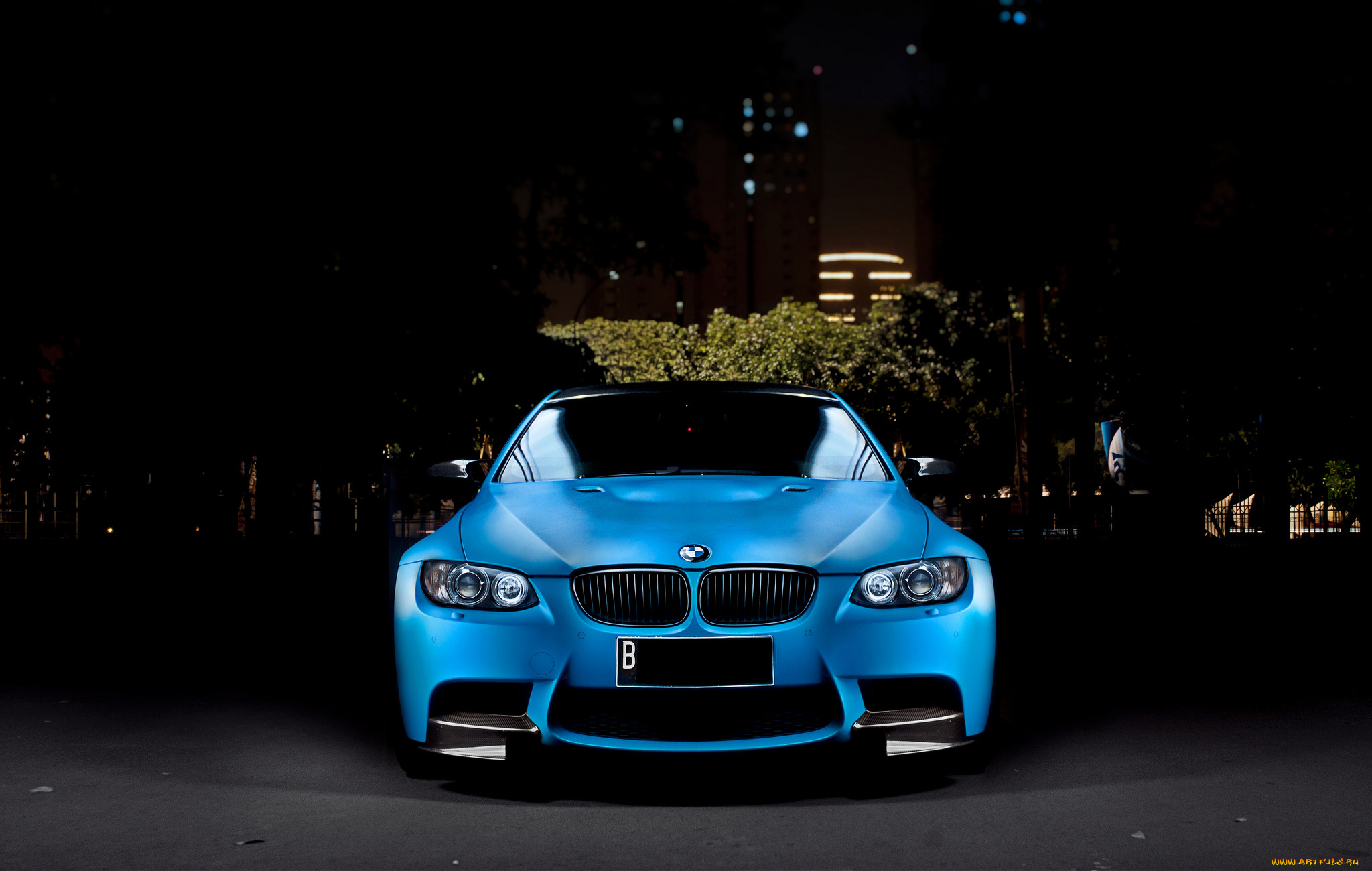 синяя блестящая BMW бесплатно