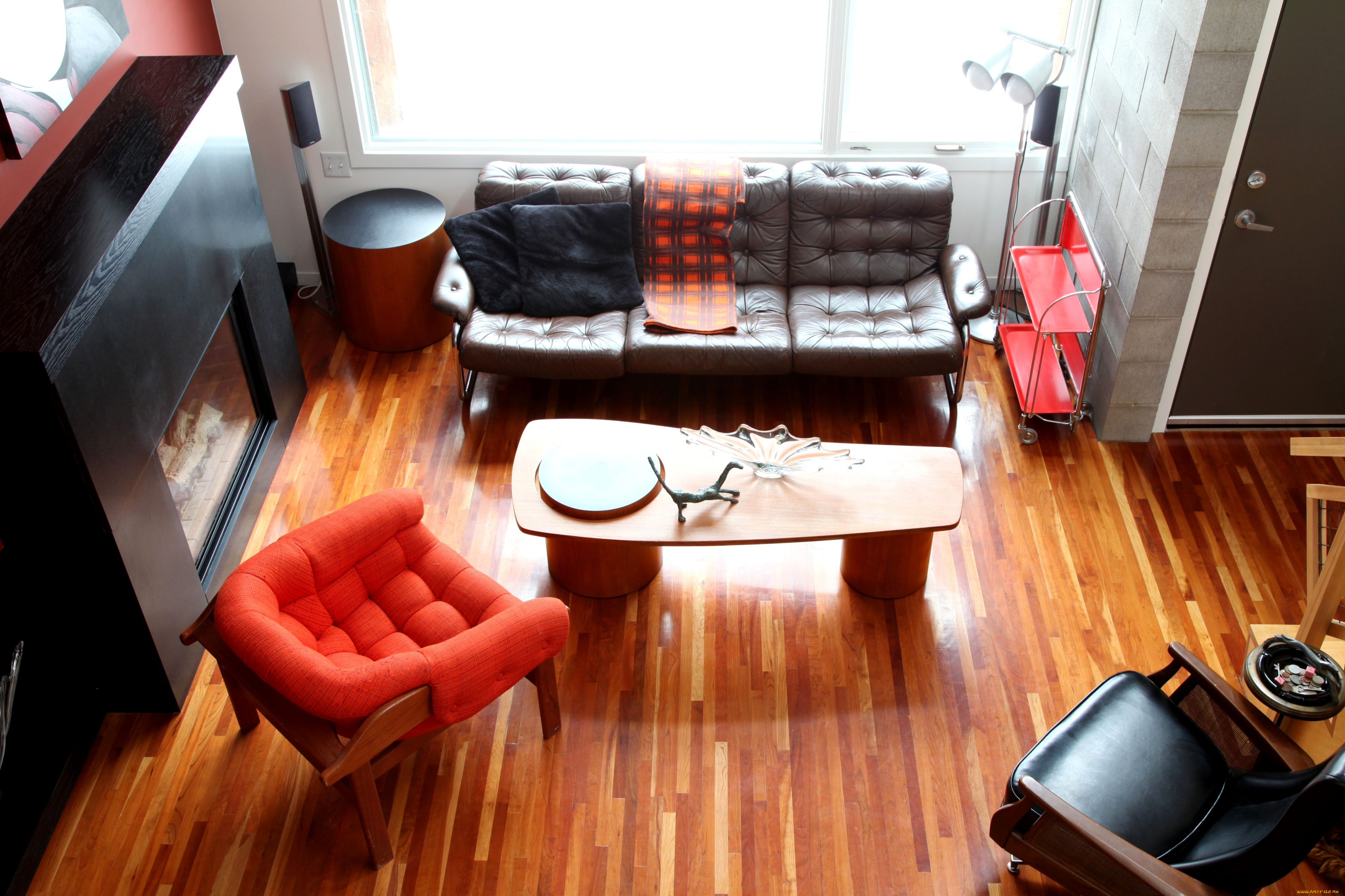 интерьер, гостиная, камин, кресло, диван, столик