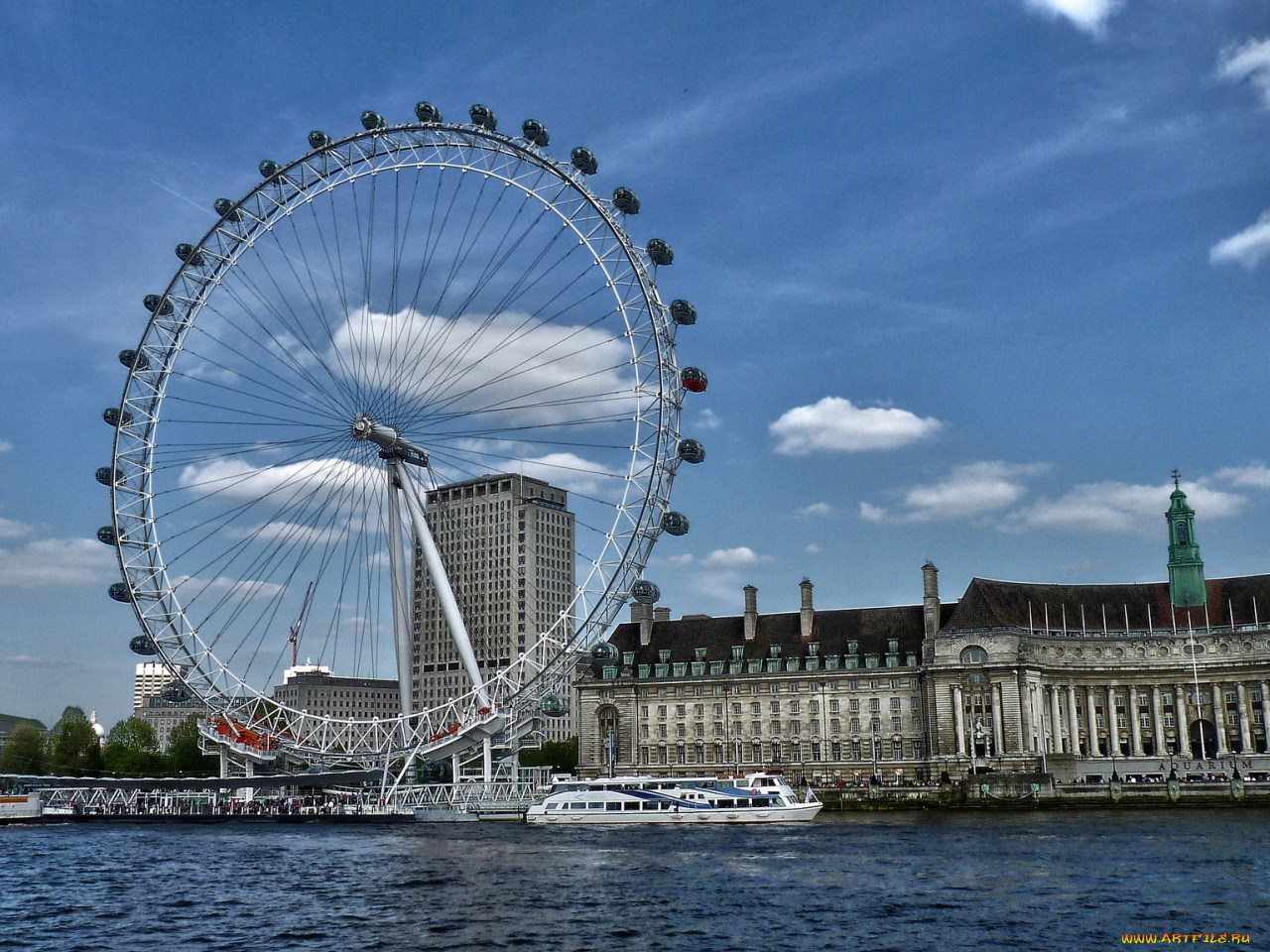 Лондон архитектура достопримечательности. Лондон ай набережная. Londres город. Приморский город Лондон.